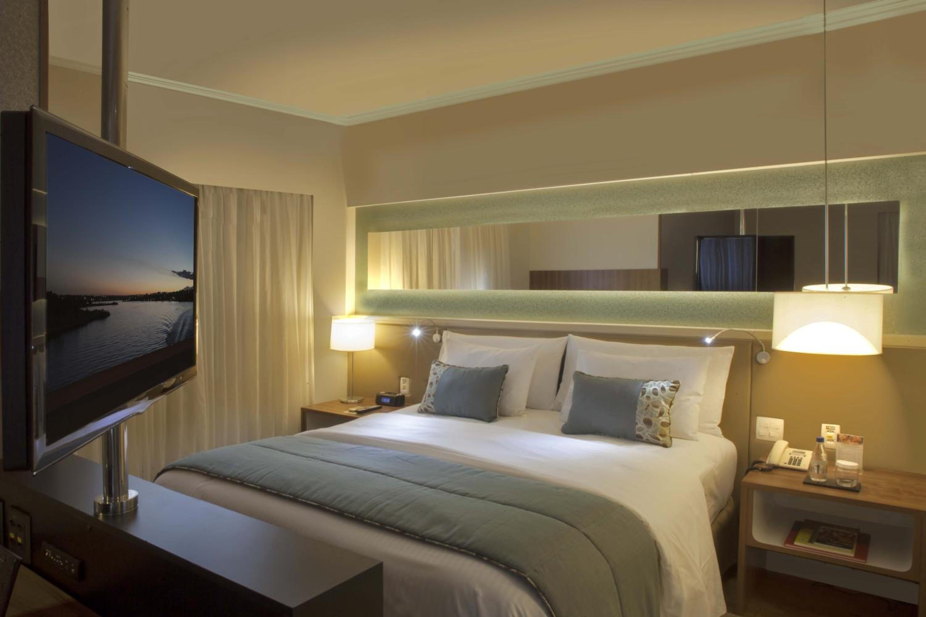 Business Class Queen Room - Photo 3