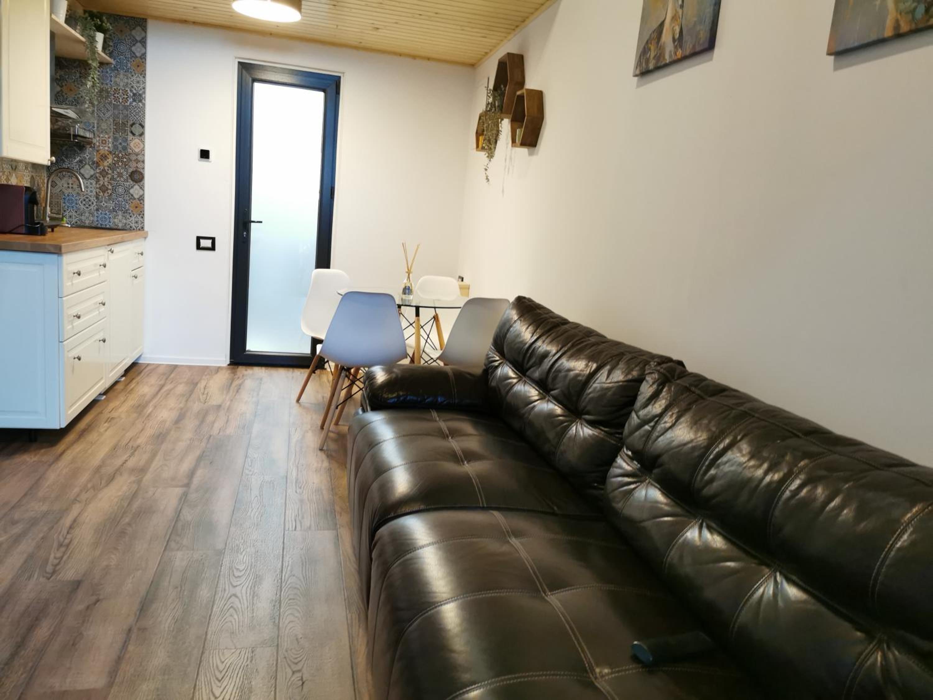 King Studio - Photo 1