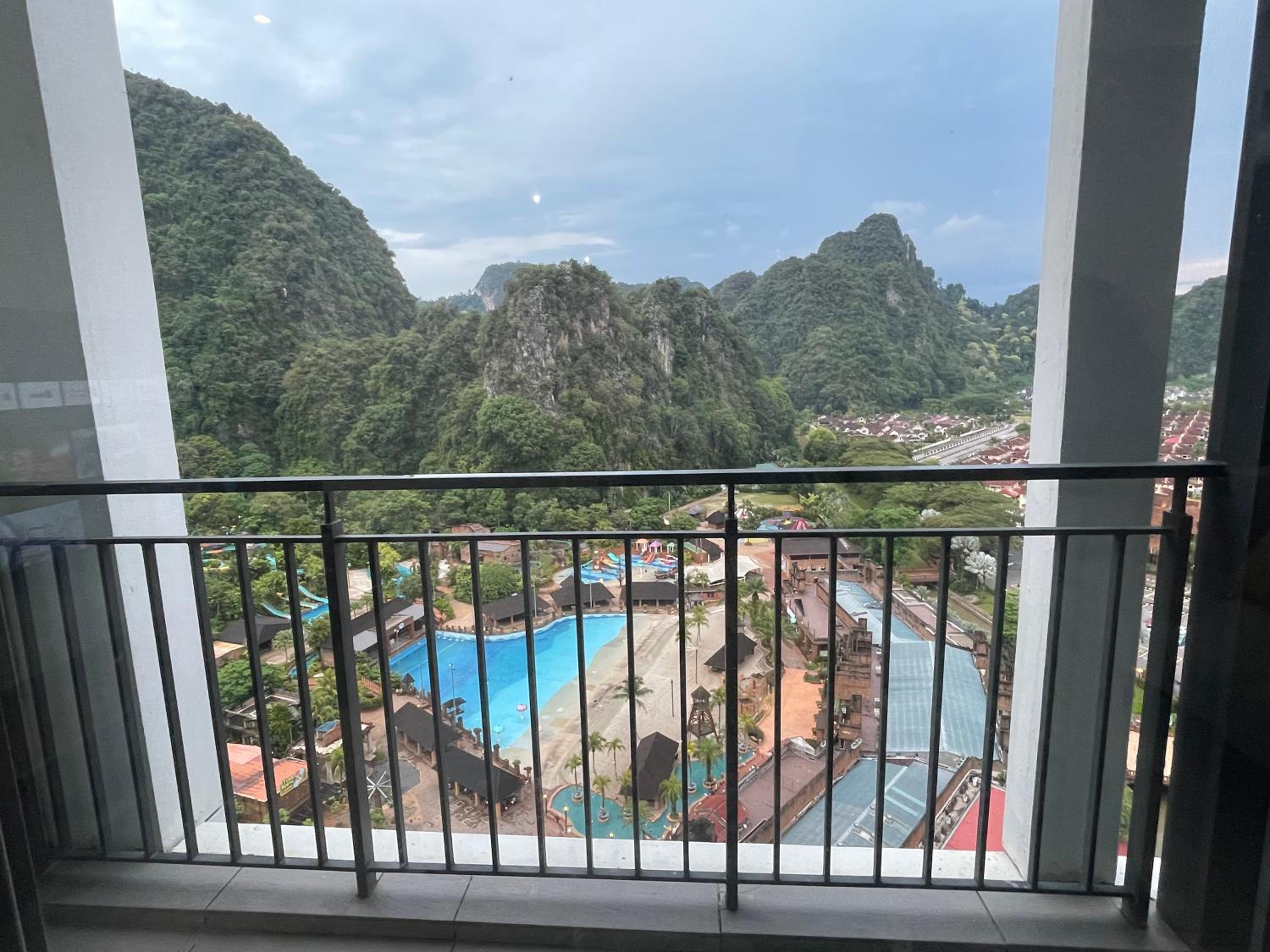 Apartment with Mountain View - Photo 5