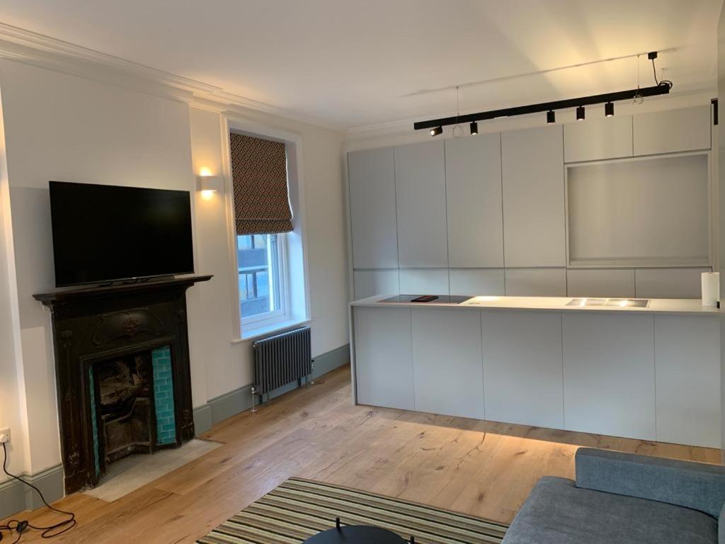 Two-Bedroom Apartment with City View photo 2