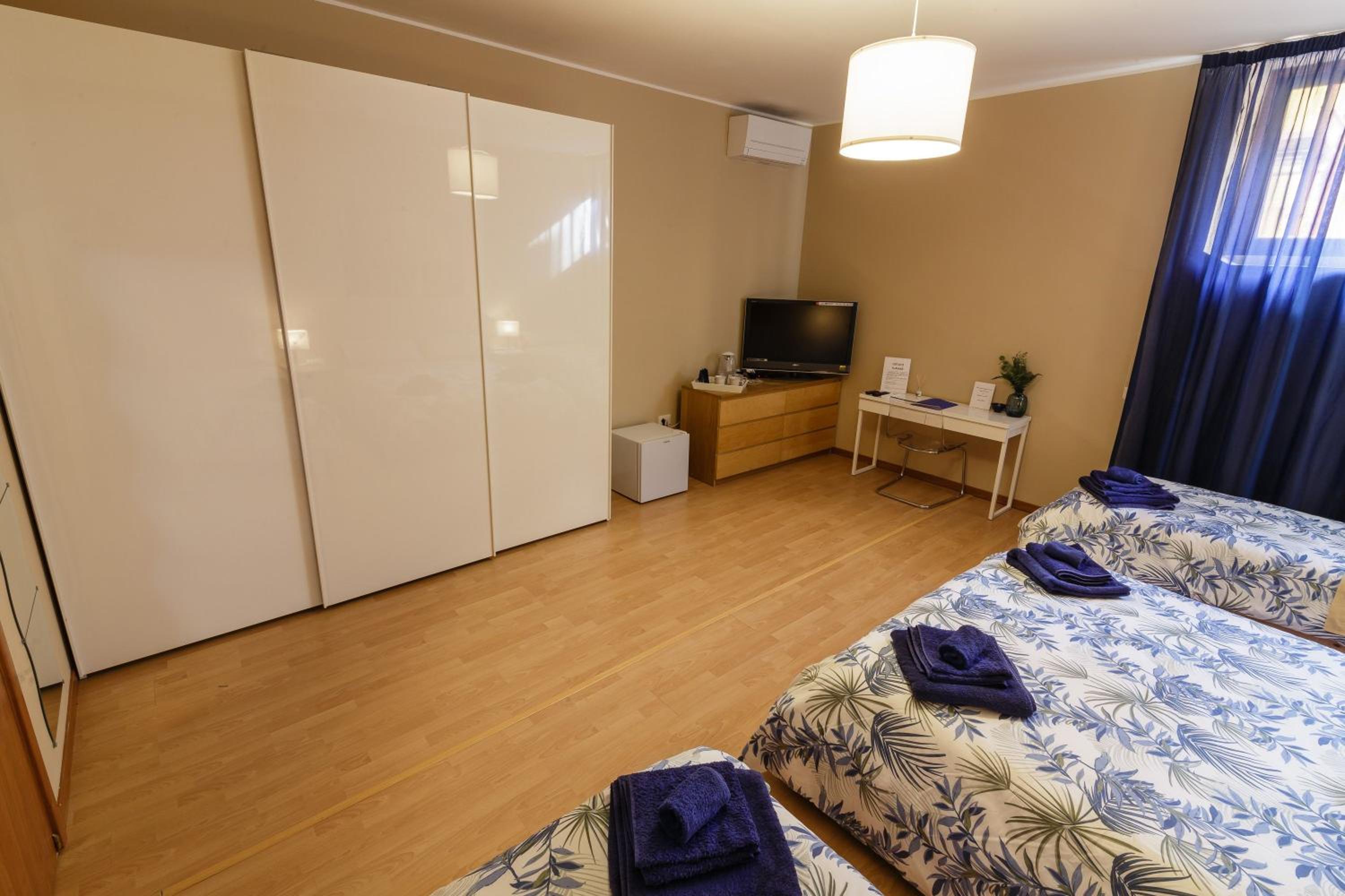 Quadruple Room with Private External Bathroom - Photo 9