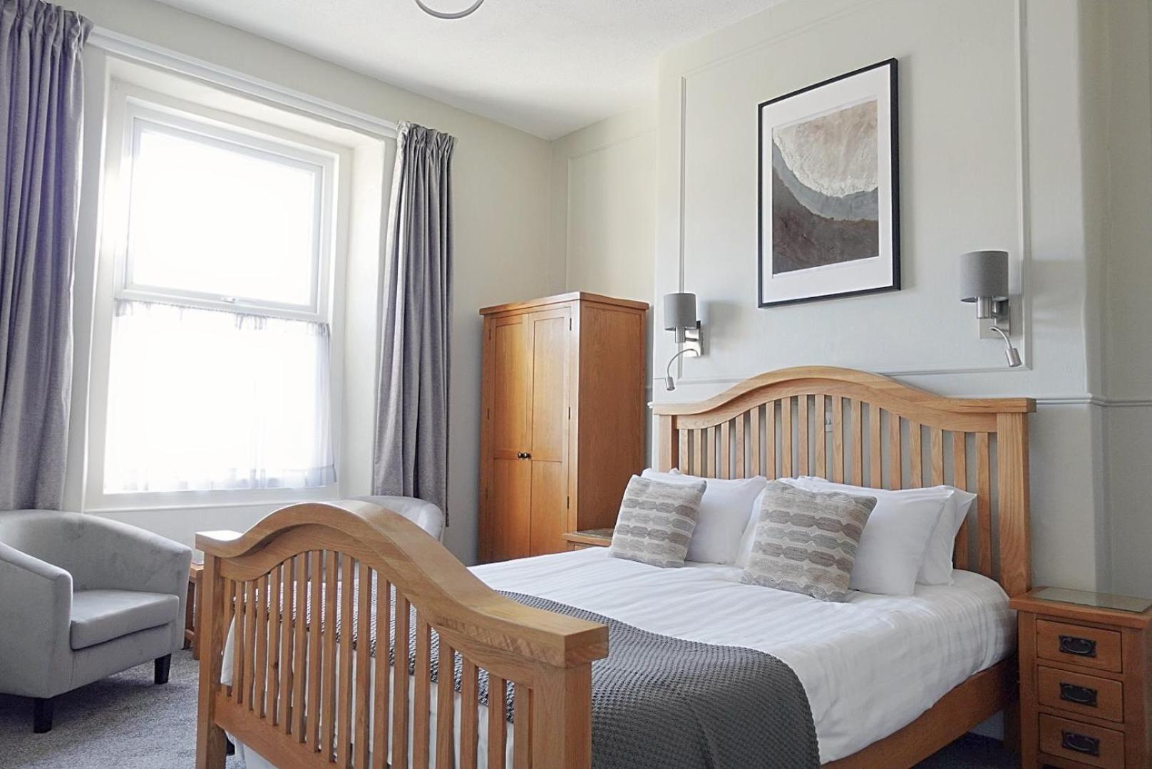 Deluxe King Room - First Floor Rear - Photo 1