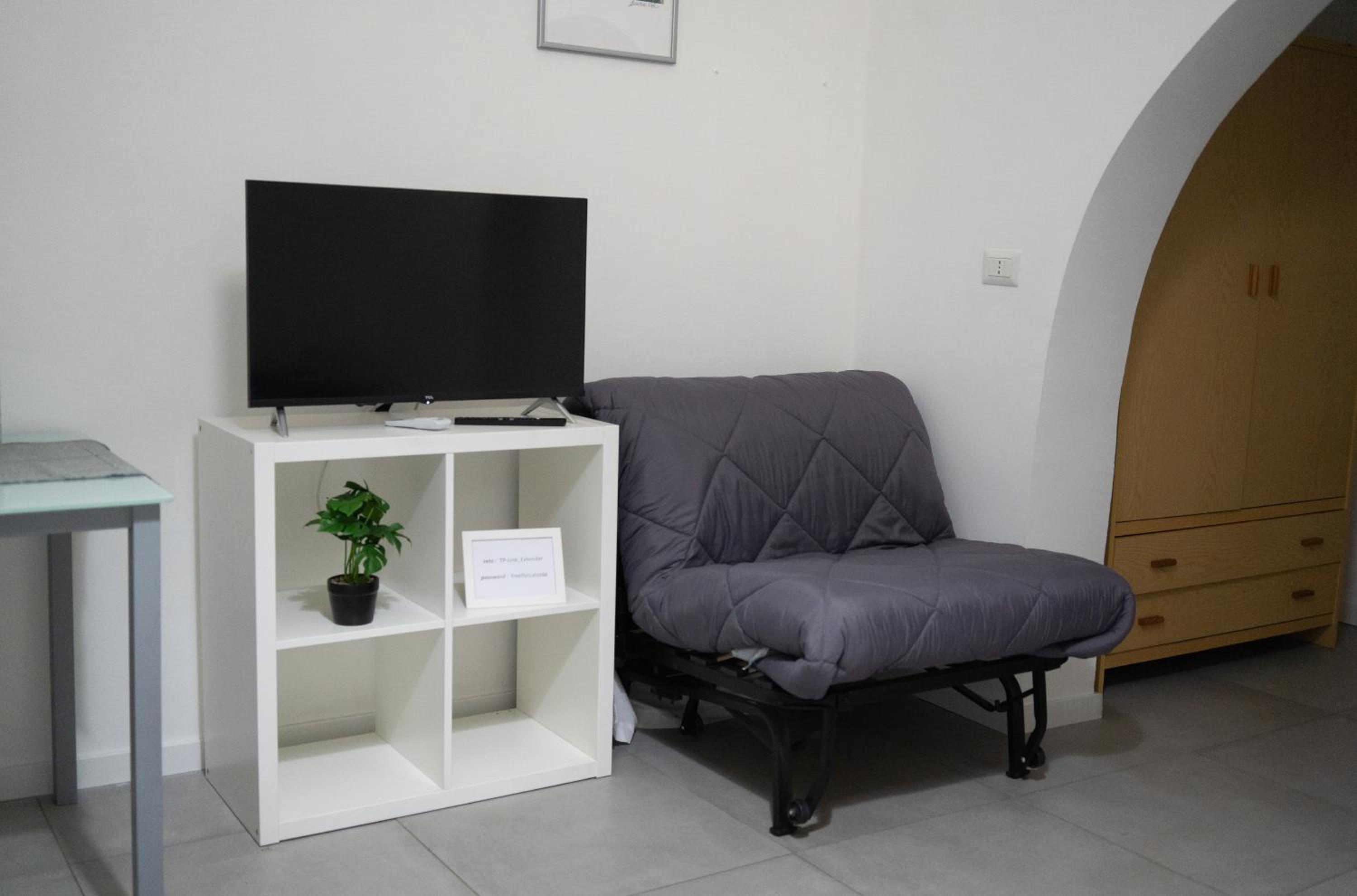One-Bedroom Apartment - Photo 14
