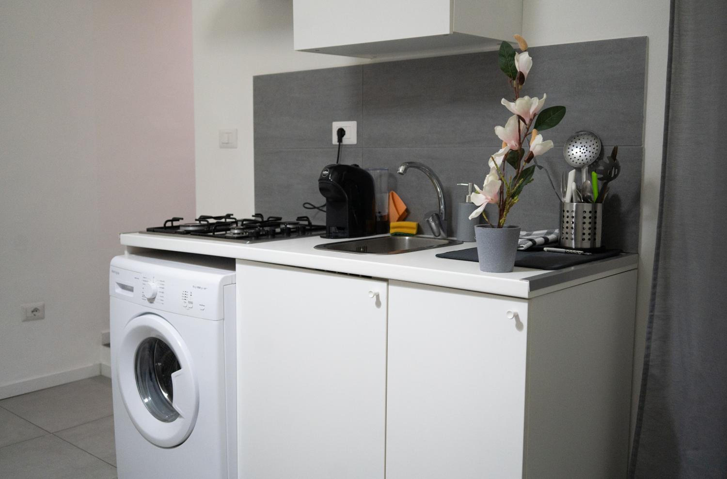 One-Bedroom Apartment - Photo 11