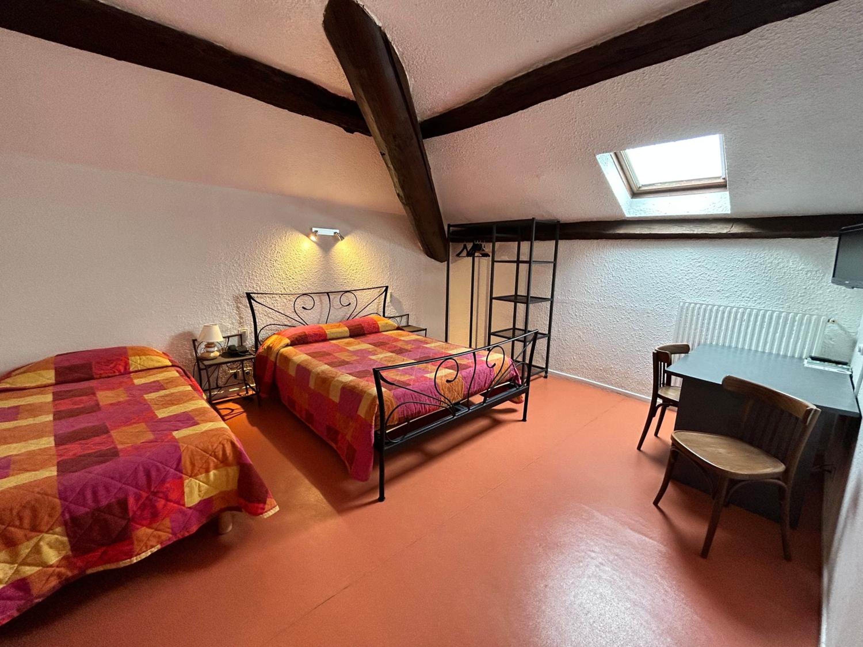 Triple Room - Attic second floor without elevator - Photo 1