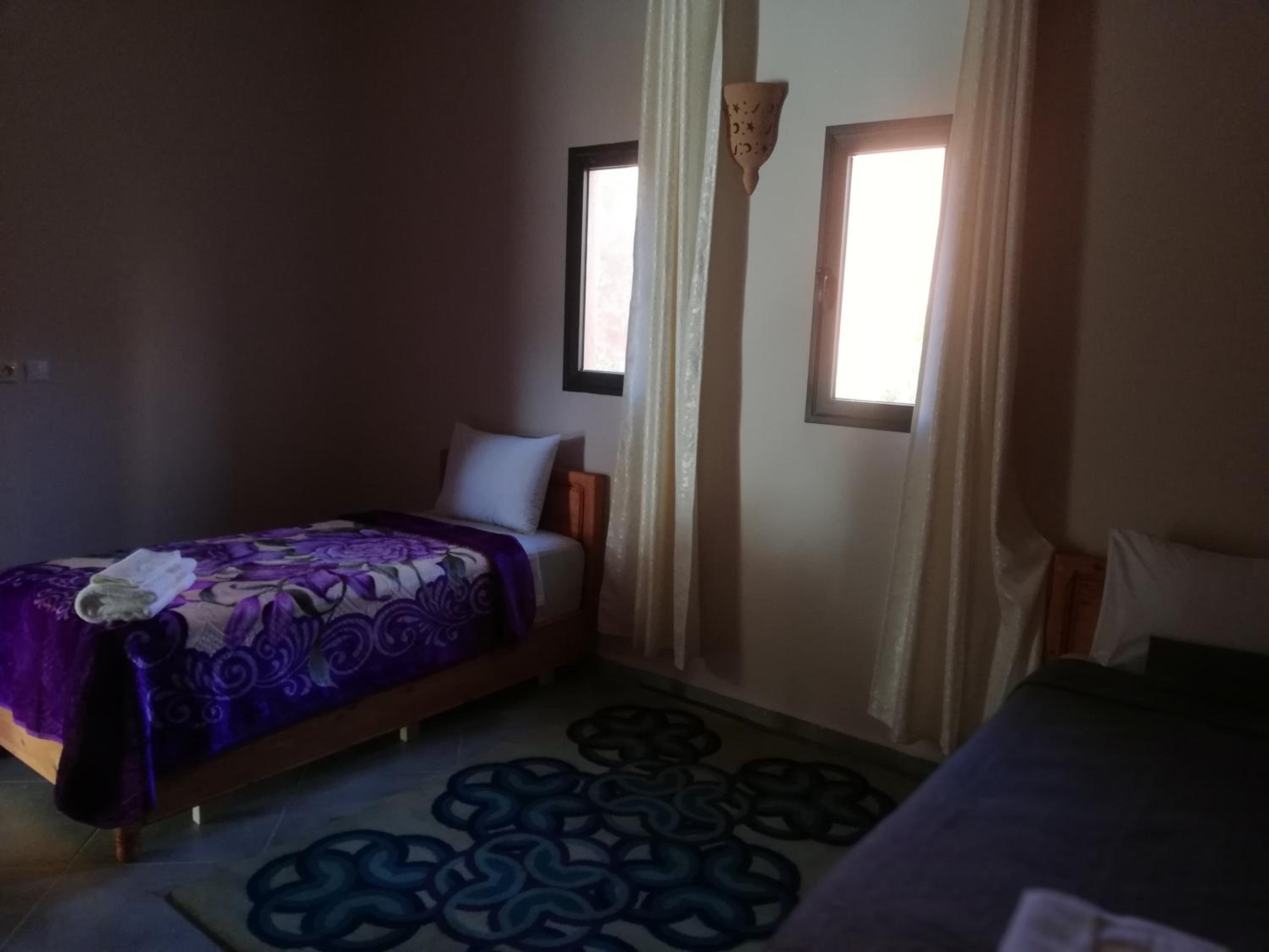 Twin Room with Private Bathroom - Photo 6