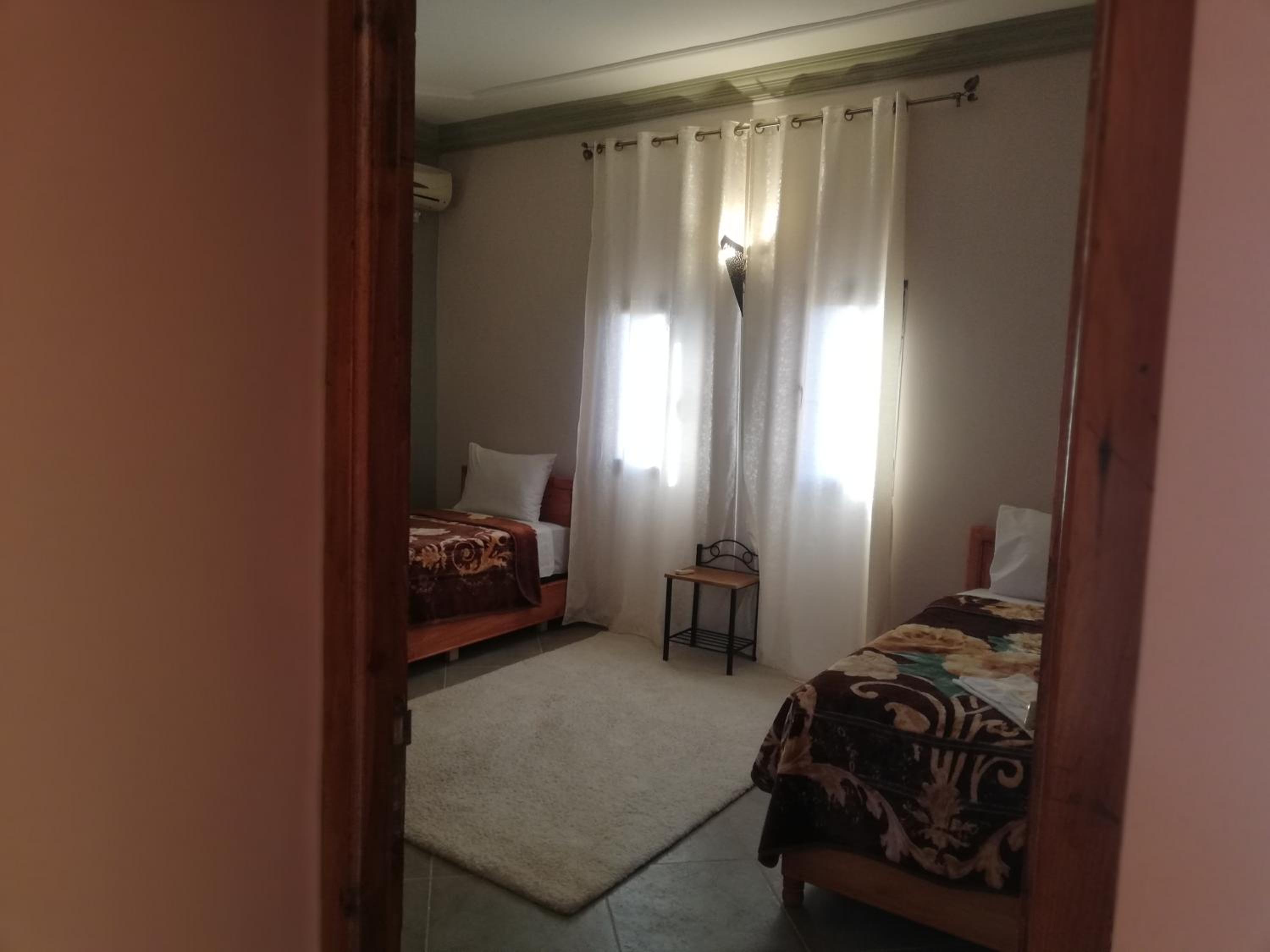 Twin Room with Private Bathroom - Photo 5