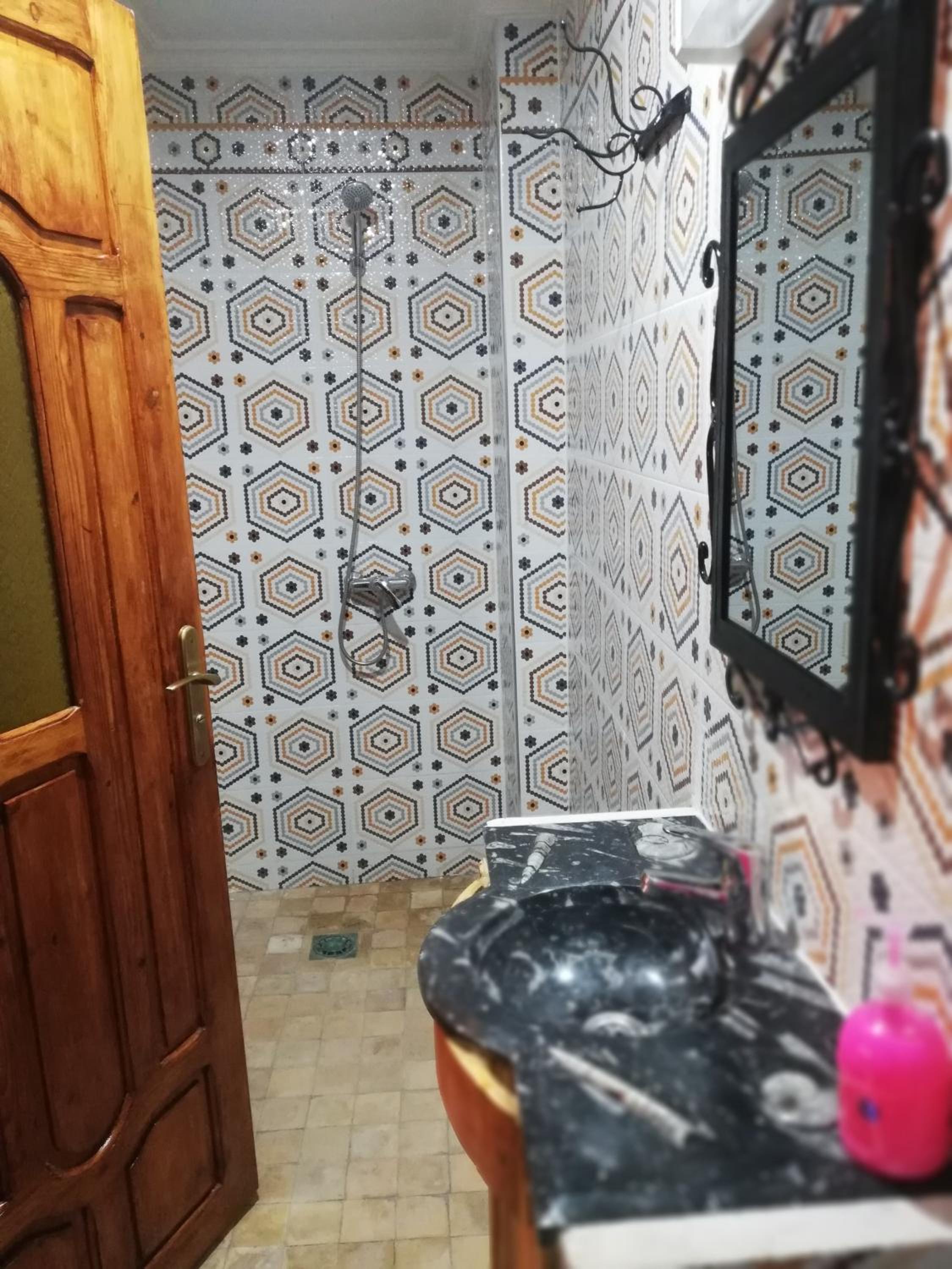 Twin Room with Private Bathroom - Photo 3