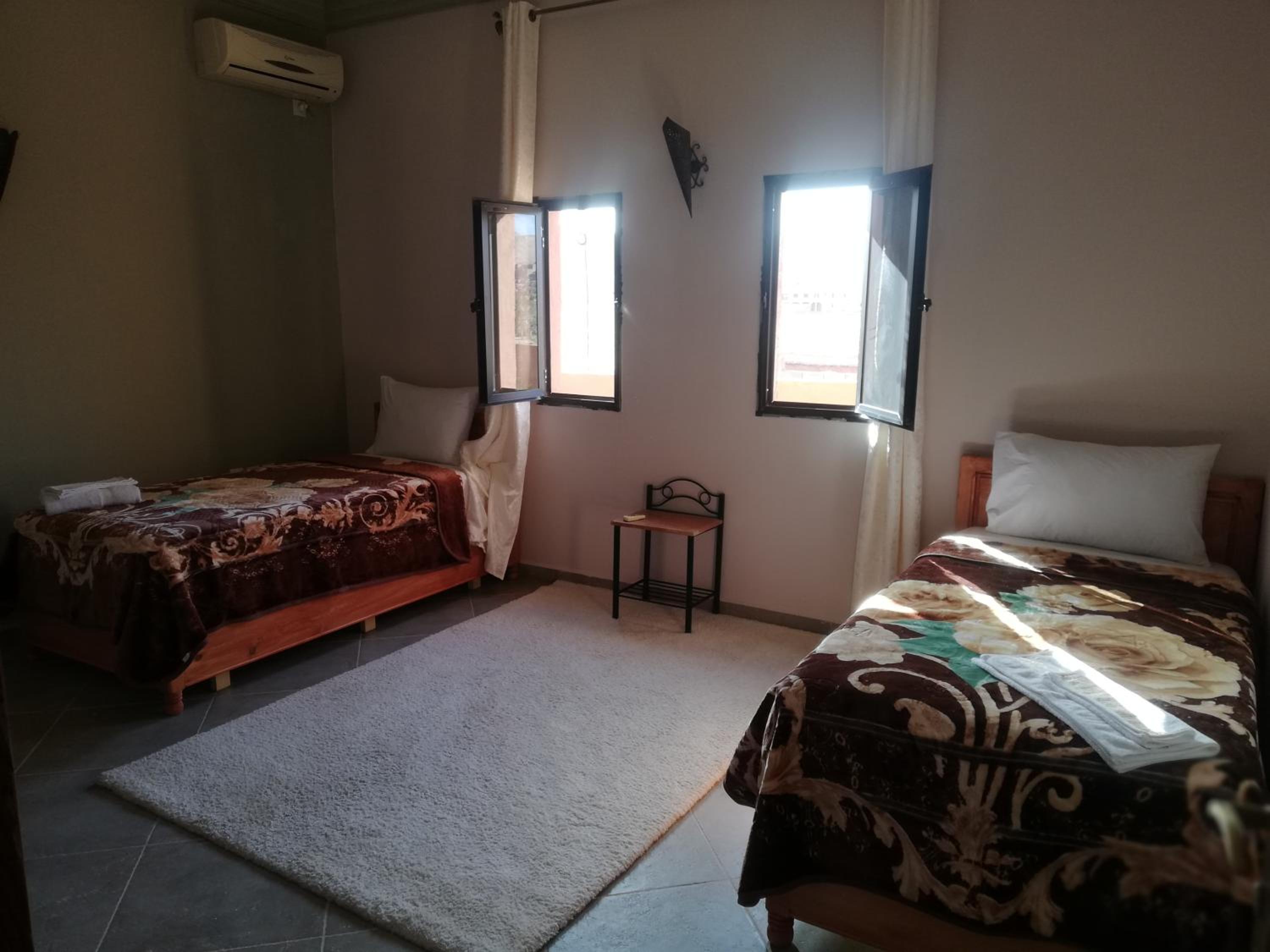 Twin Room with Private Bathroom - Photo 2