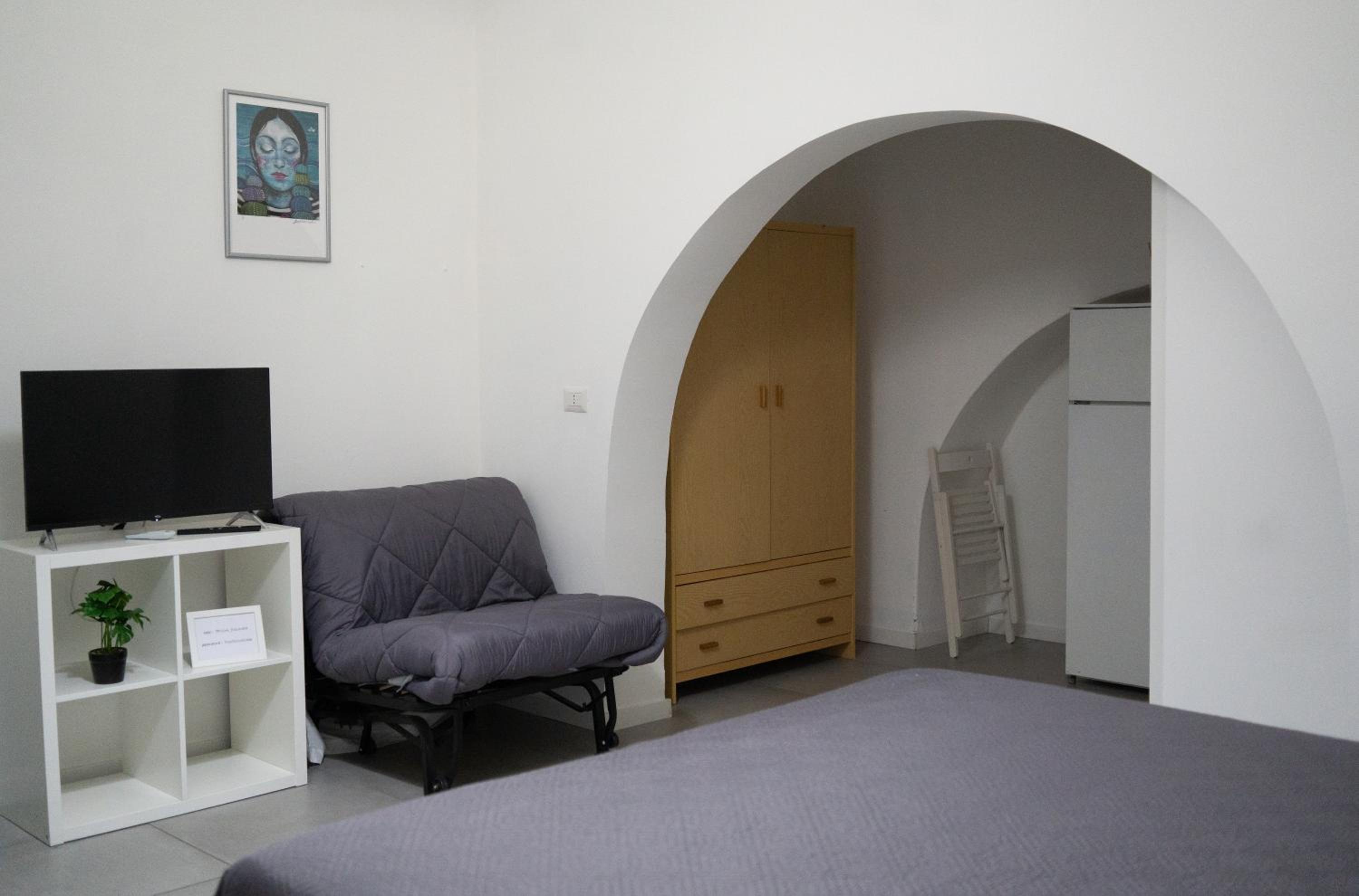 One-Bedroom Apartment - Photo 38