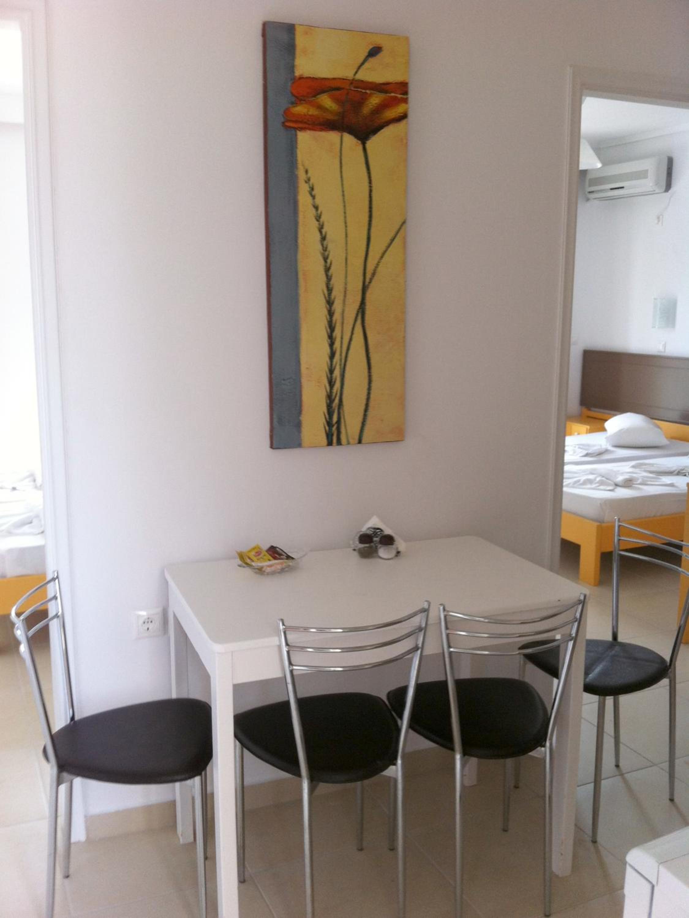 Two-Bedroom Apartment (2-4 Adults) photo 2