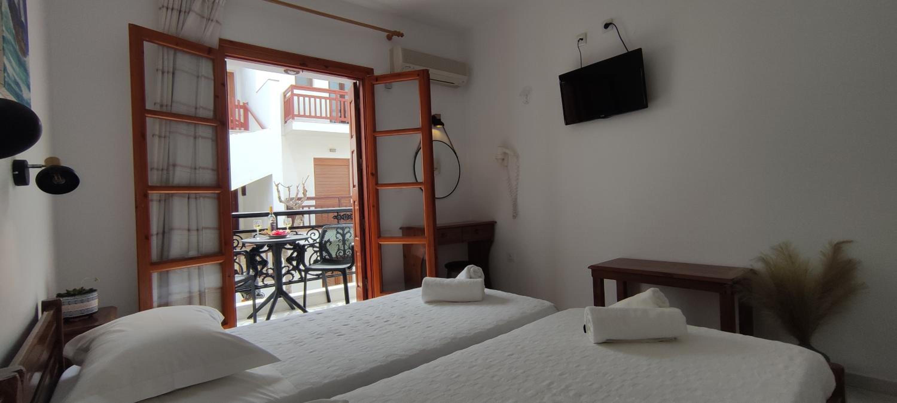 Double or Twin Room - Photo 5