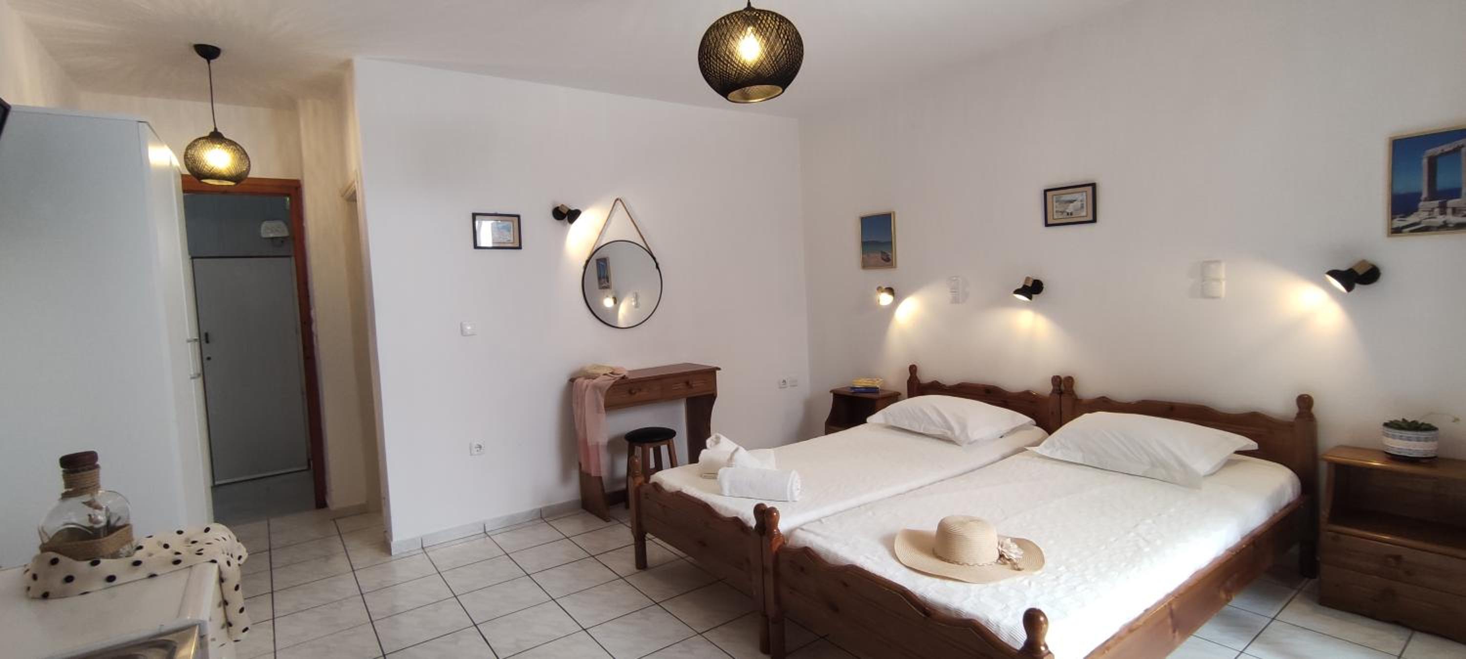 Large Twin Room Semi-Basement