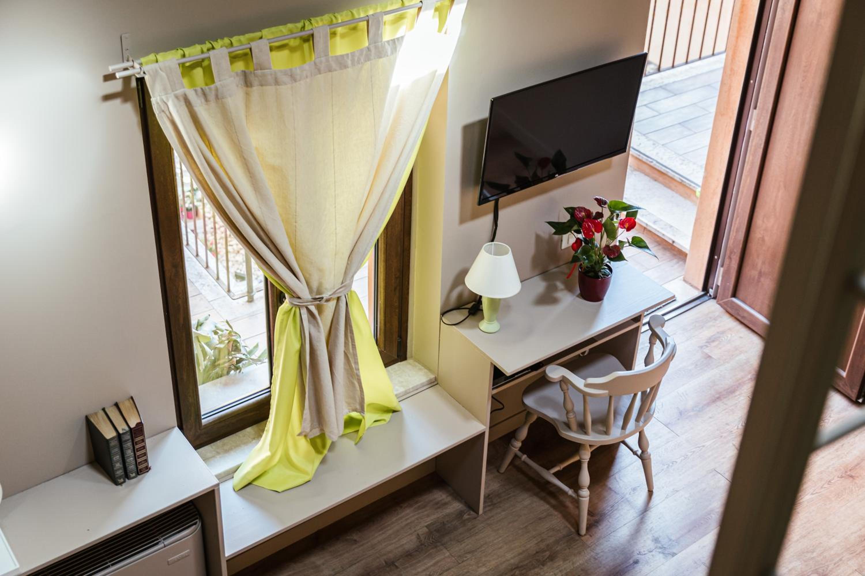 Double Room Split Level