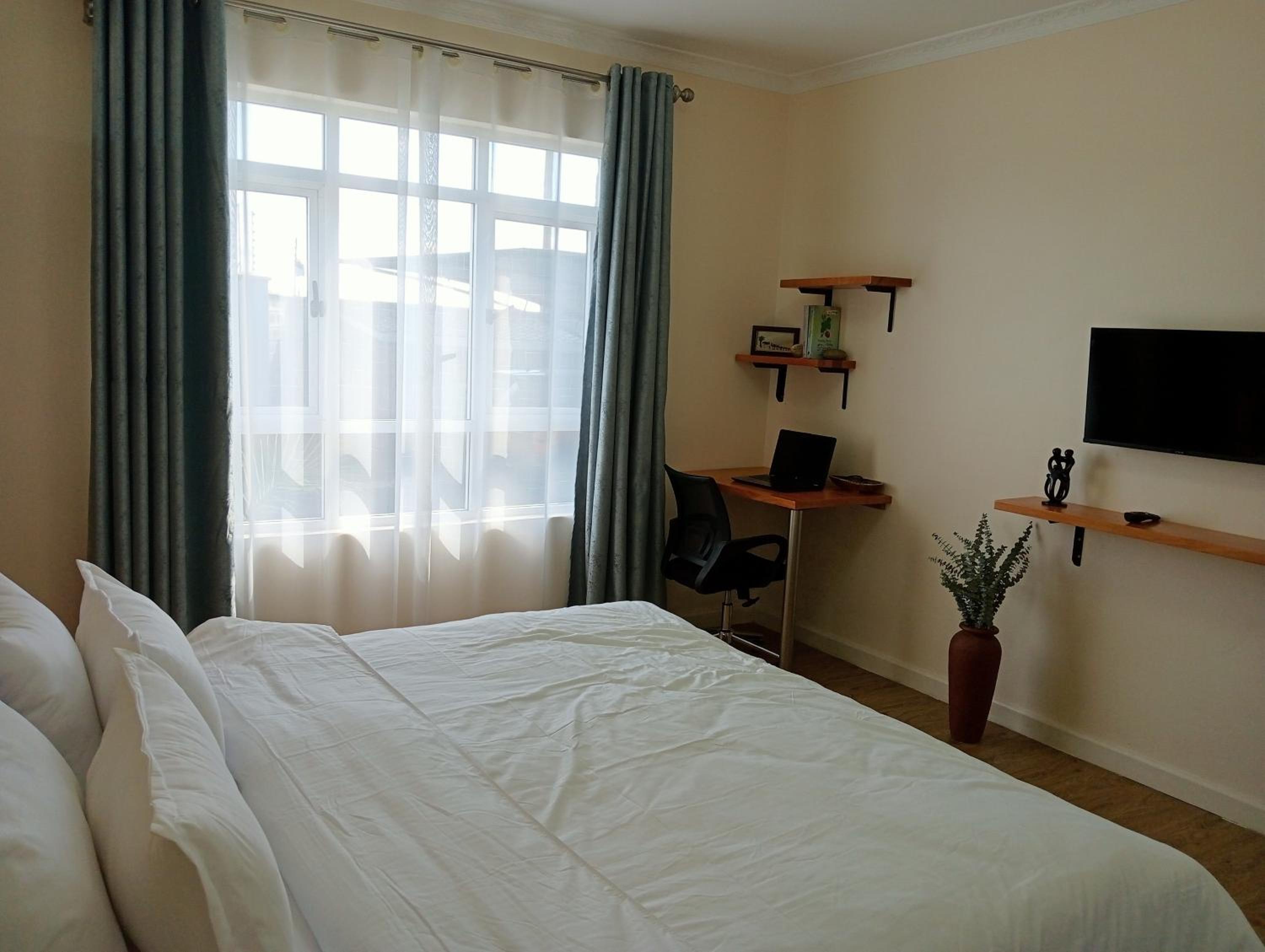 One-Bedroom Apartment photo 1