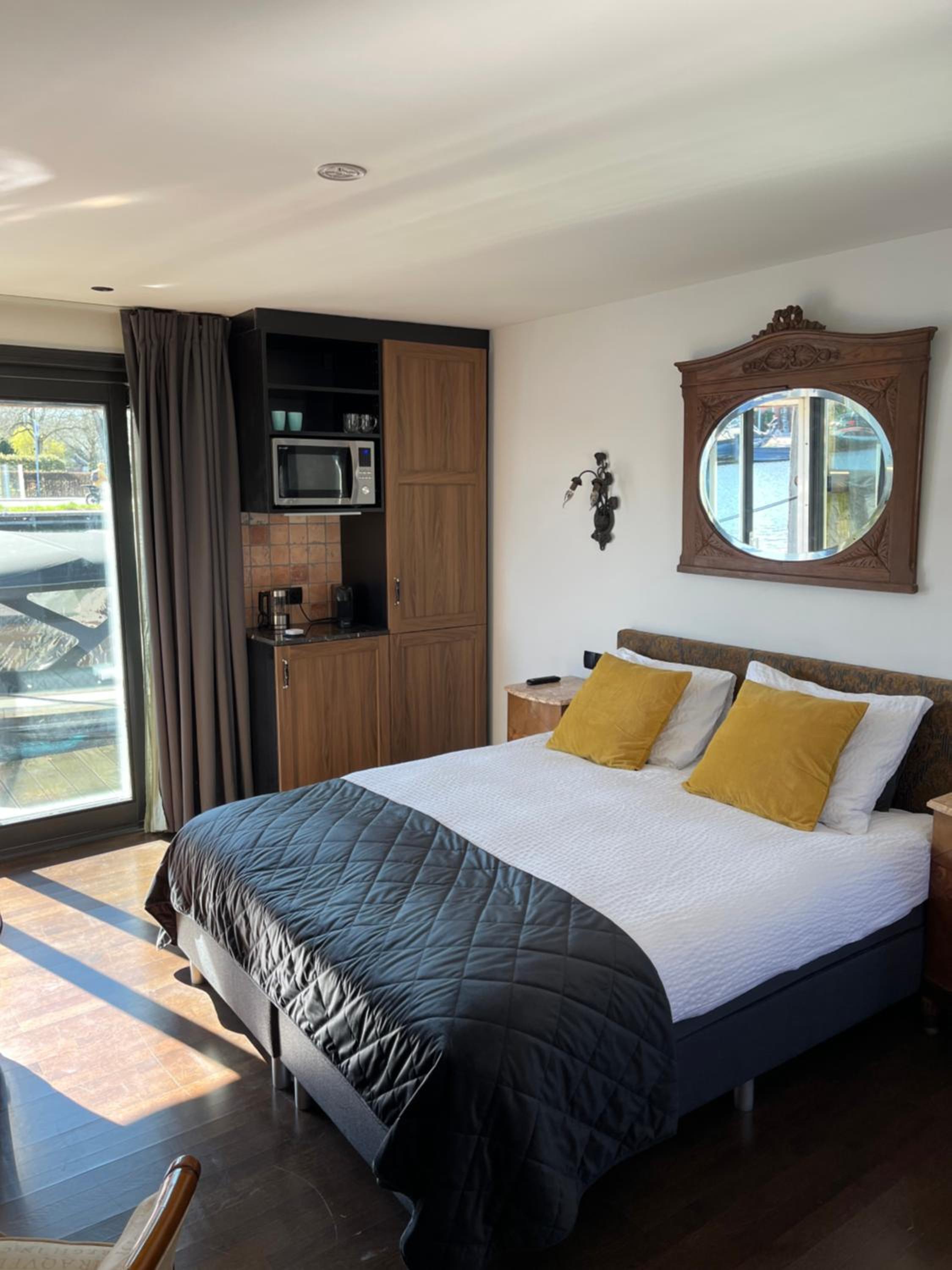 Deluxe Double Room with Bath photo 2
