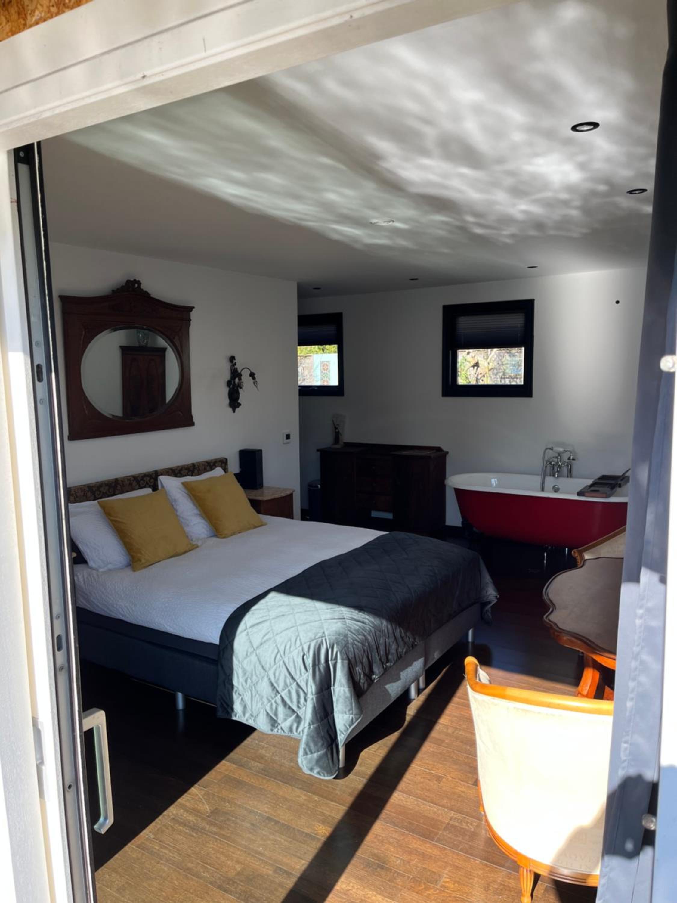 Deluxe Double Room with Bath photo 3