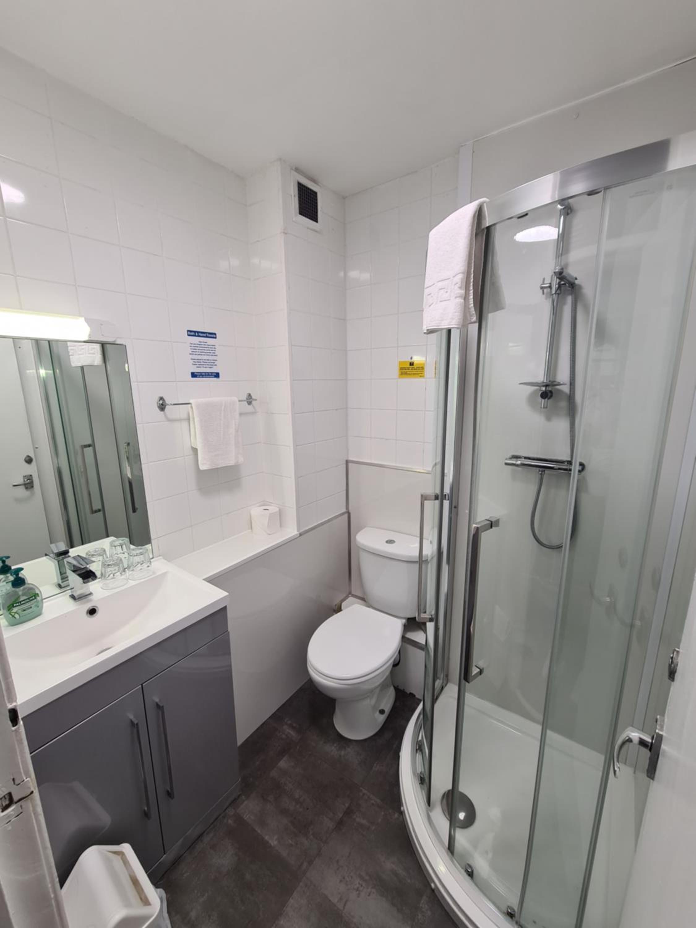 Double Room - Photo 9