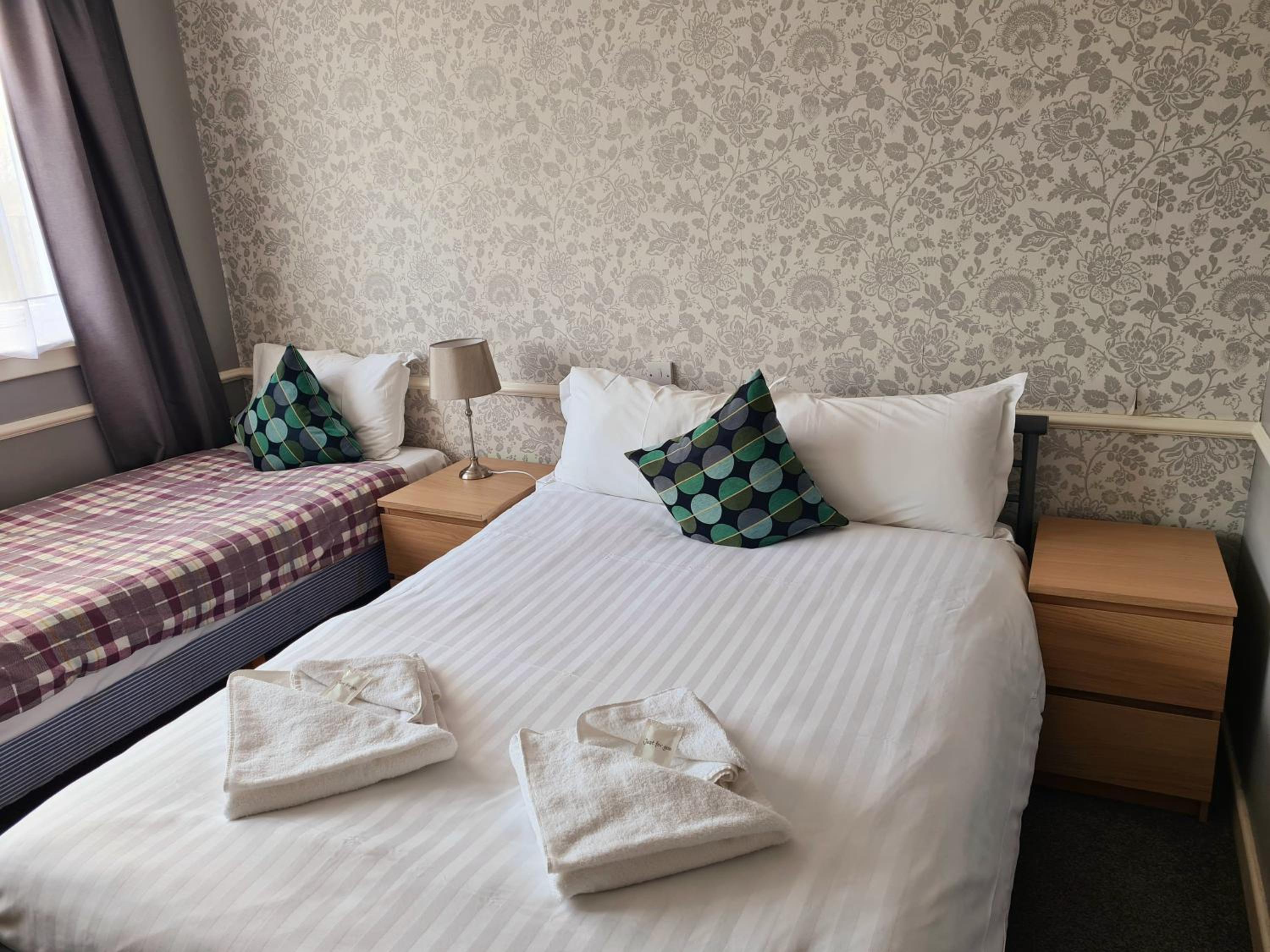 Double Room - Photo 11