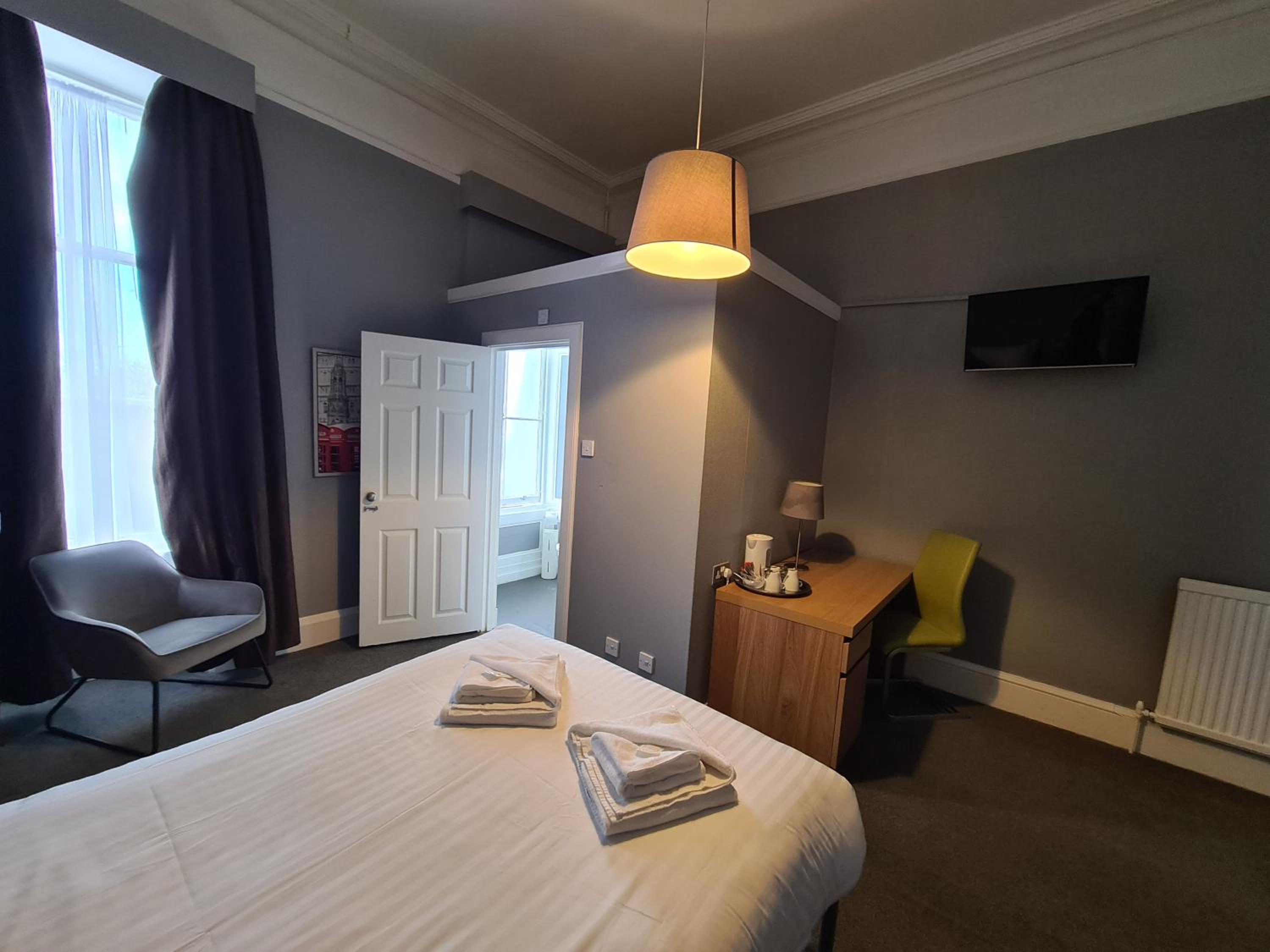 Double Room - Photo 5