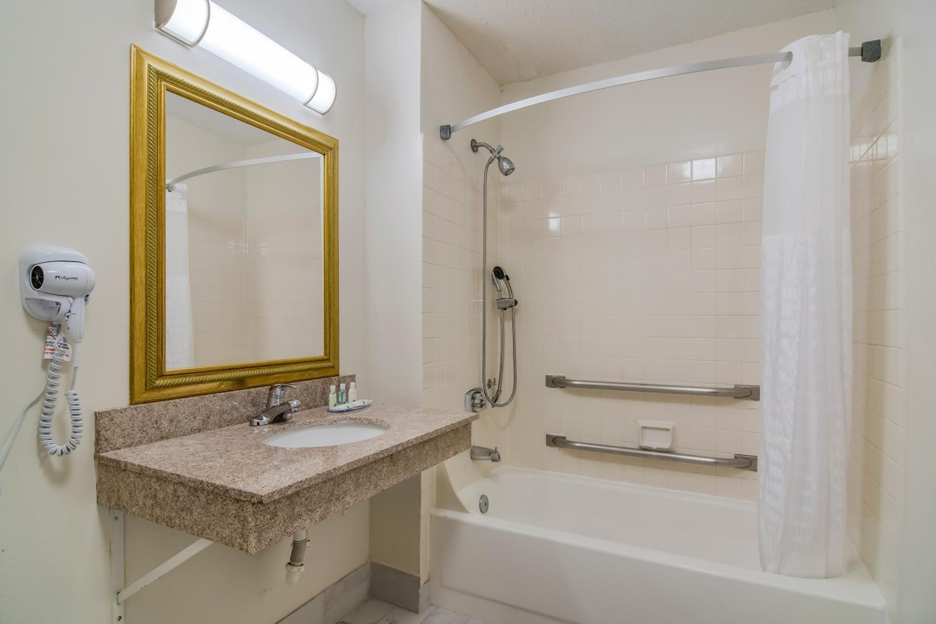 King Room - Disability Access/Non-Smoking - Photo 11
