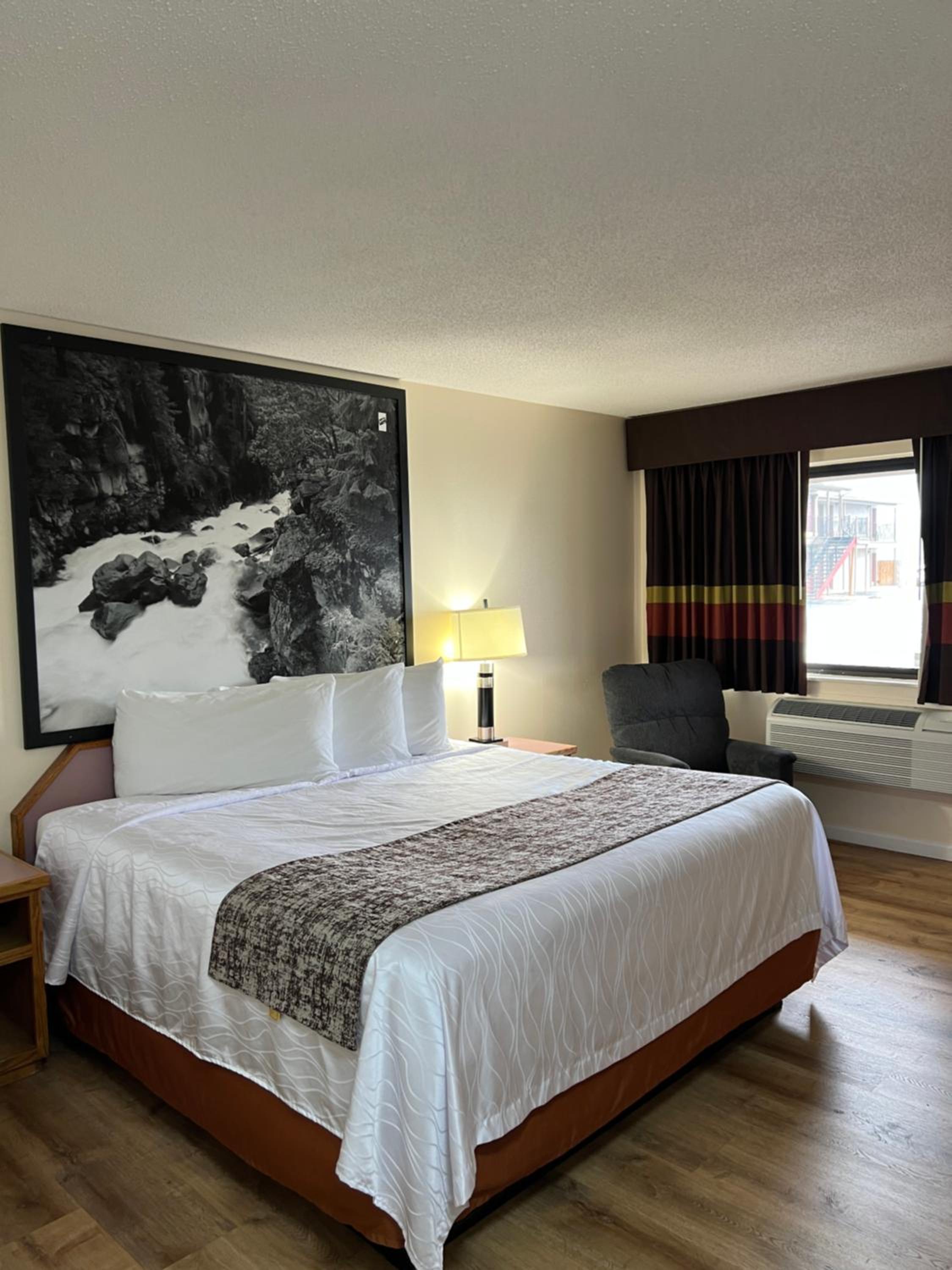 Standard King Room photo 1