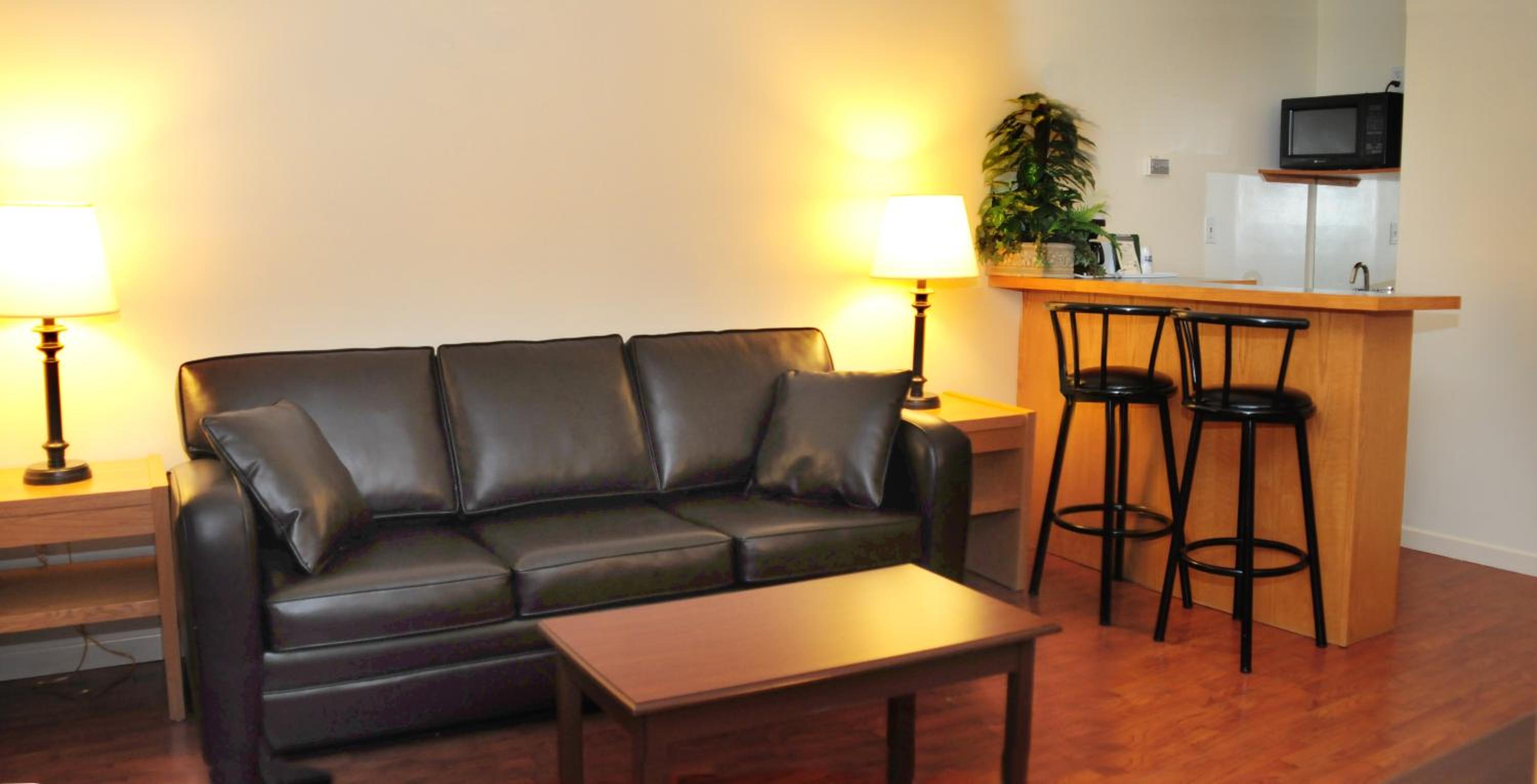 One-Bedroom Queen Suite - Non-Smoking