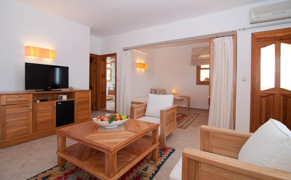 Family Suite (3 Adults)