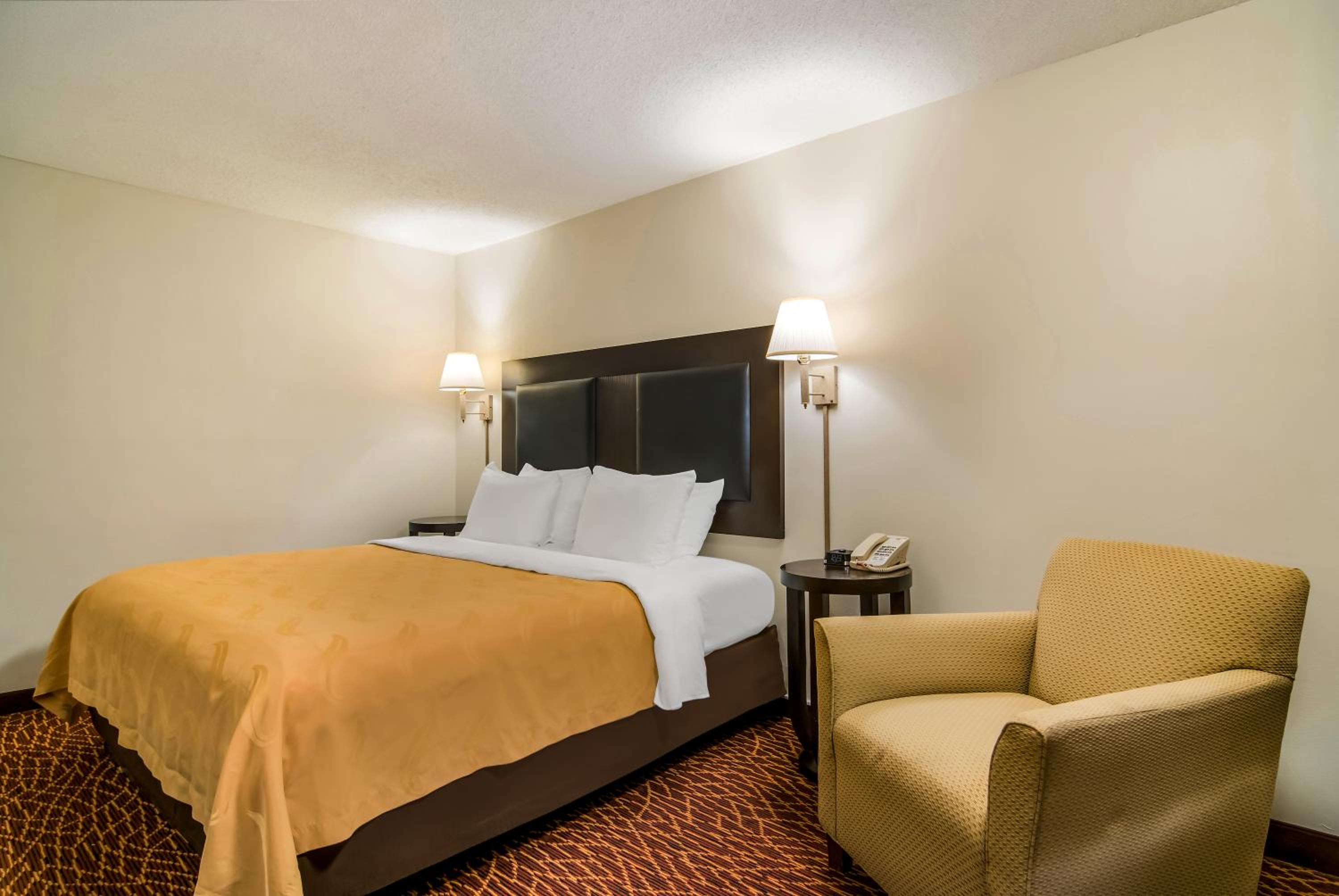 King Room - Non-Smoking - Photo 1
