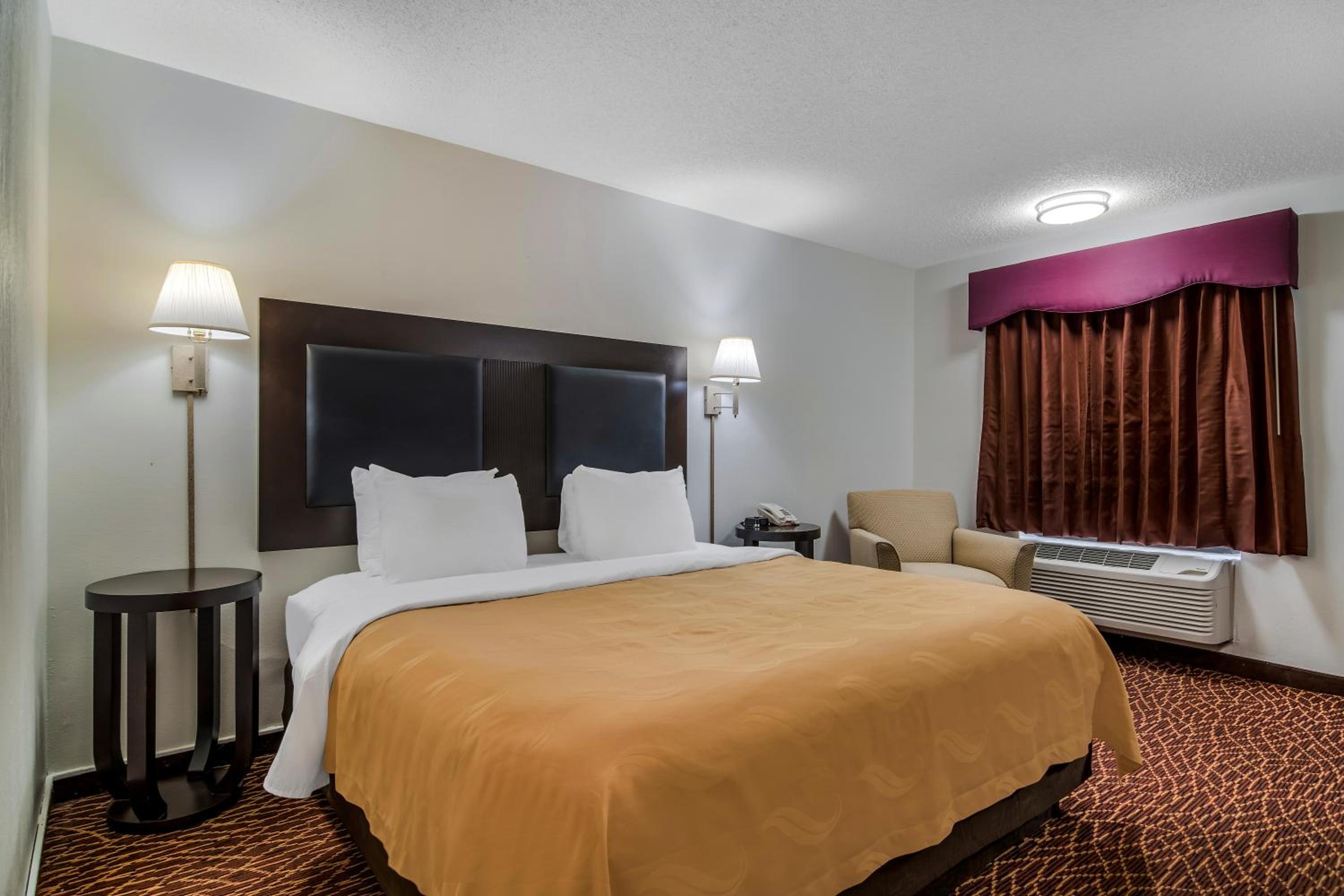 King Room - Non-Smoking - Photo 8