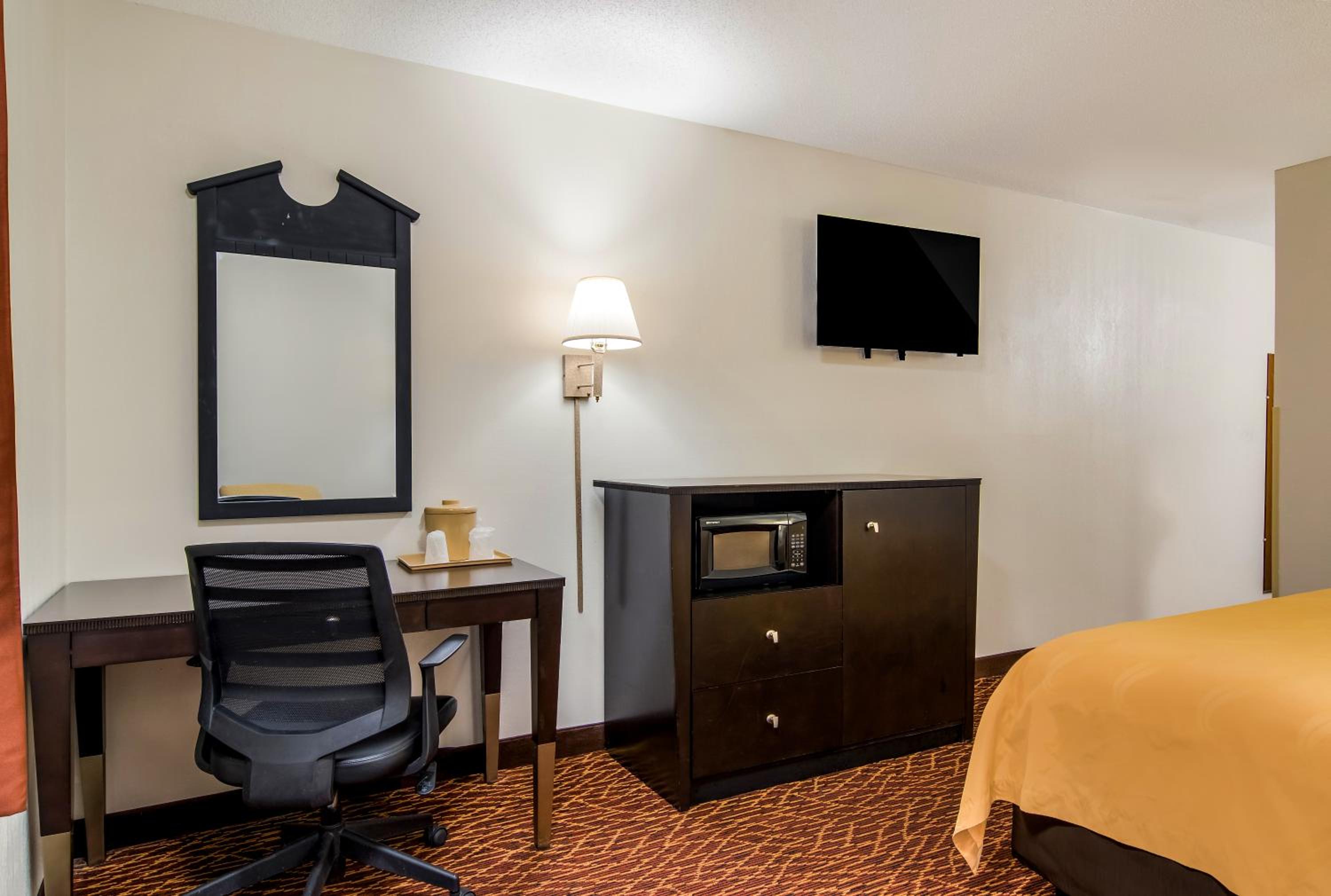 King Room - Non-Smoking - Photo 3