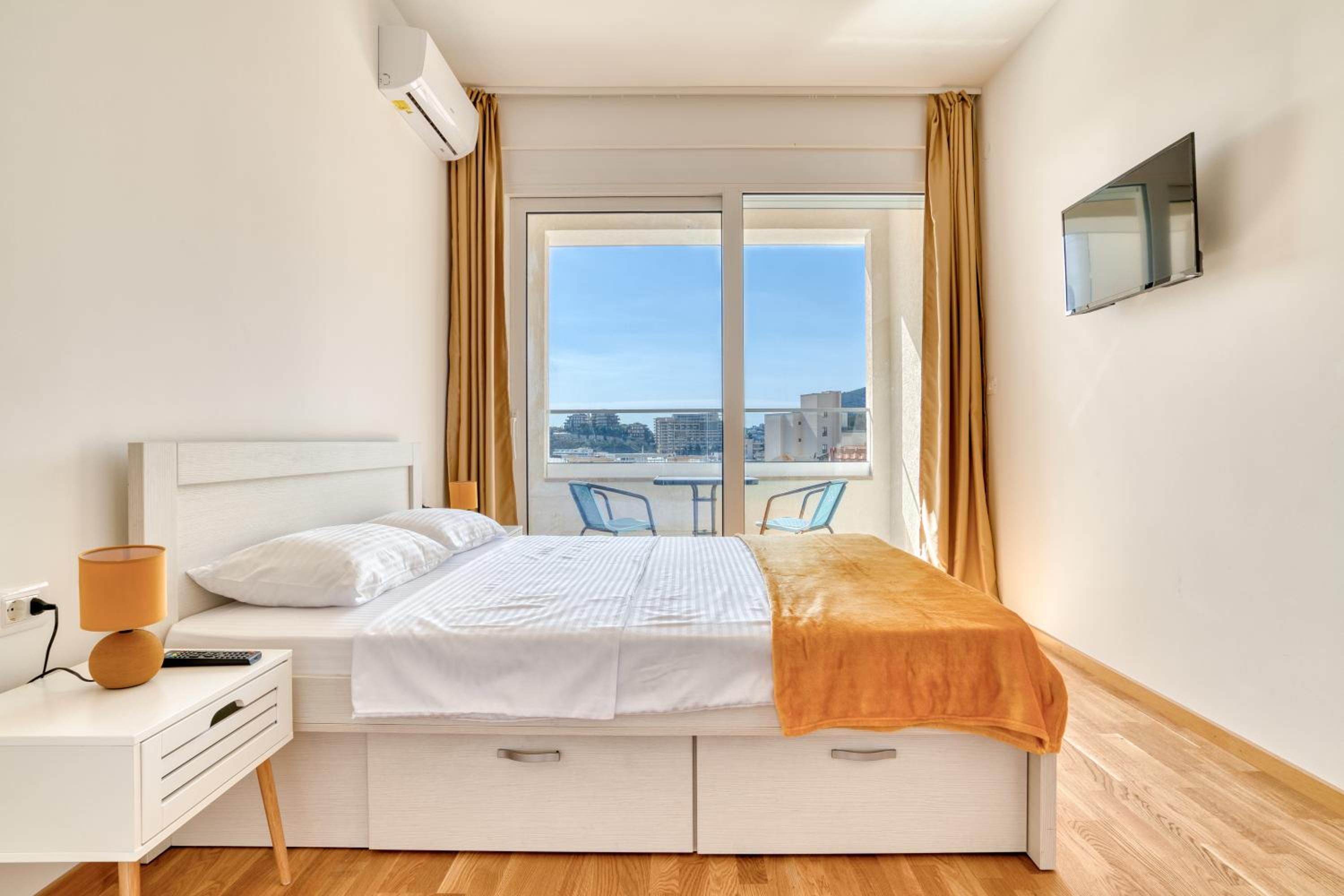 Studio Apartment photo 1