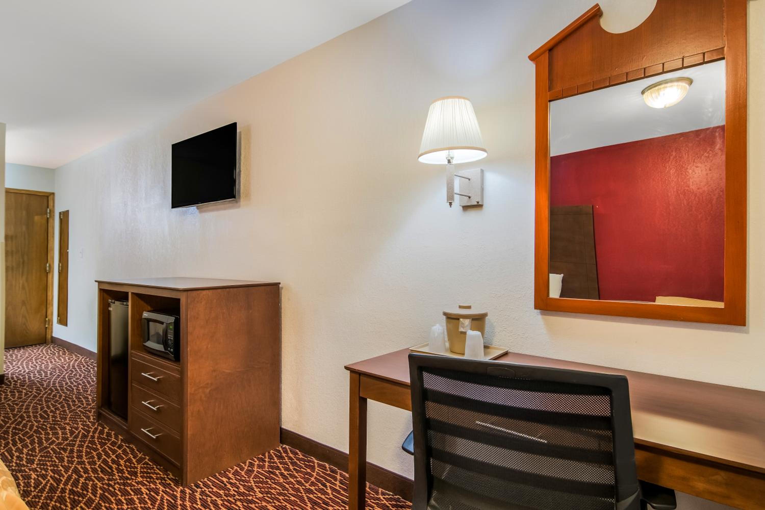 King Room - Non-Smoking - Photo 10