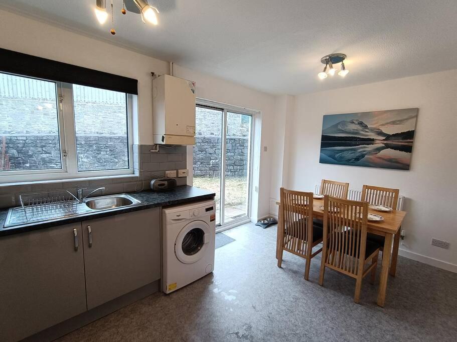 Three-Bedroom House photo 2