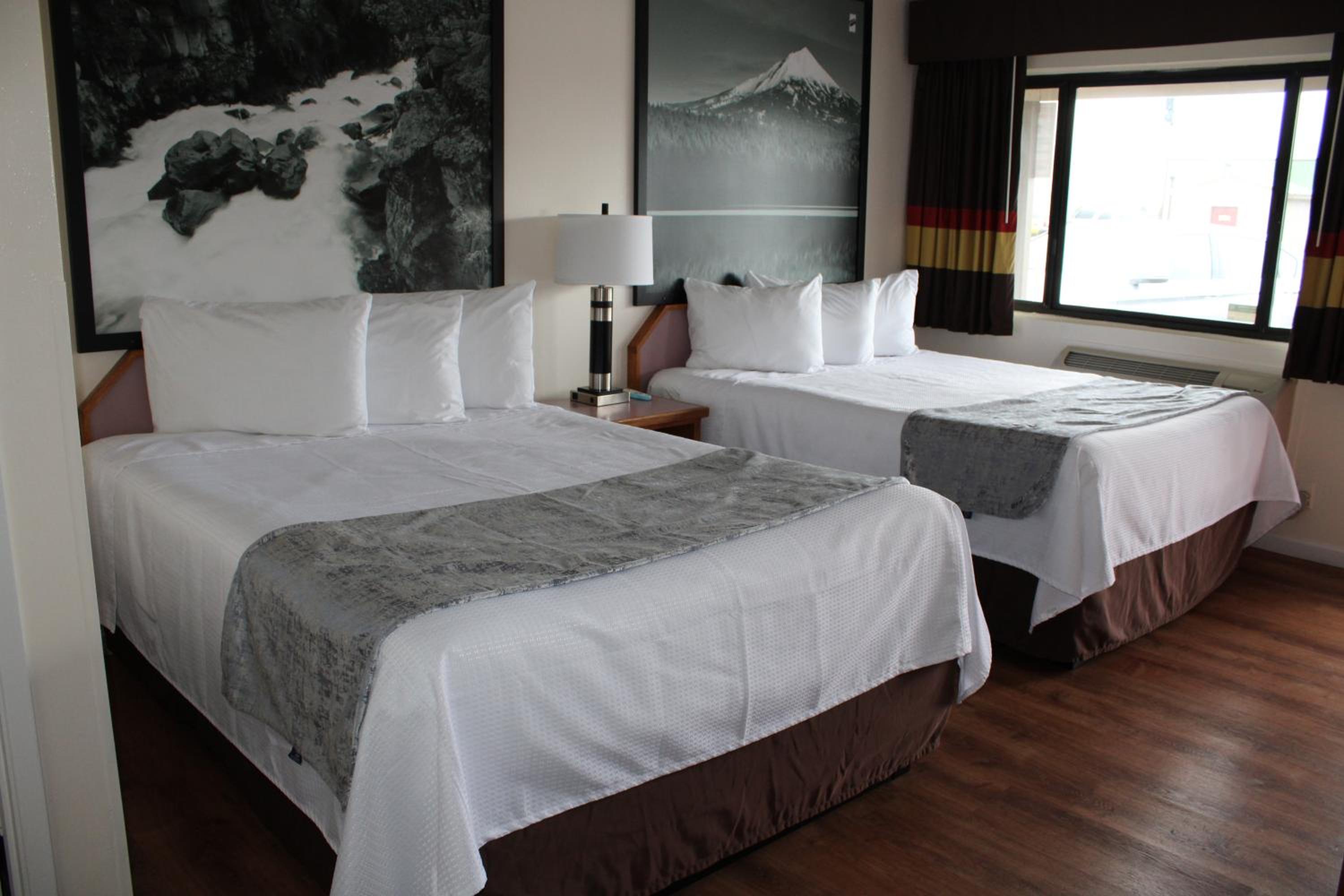Queen Room photo 2