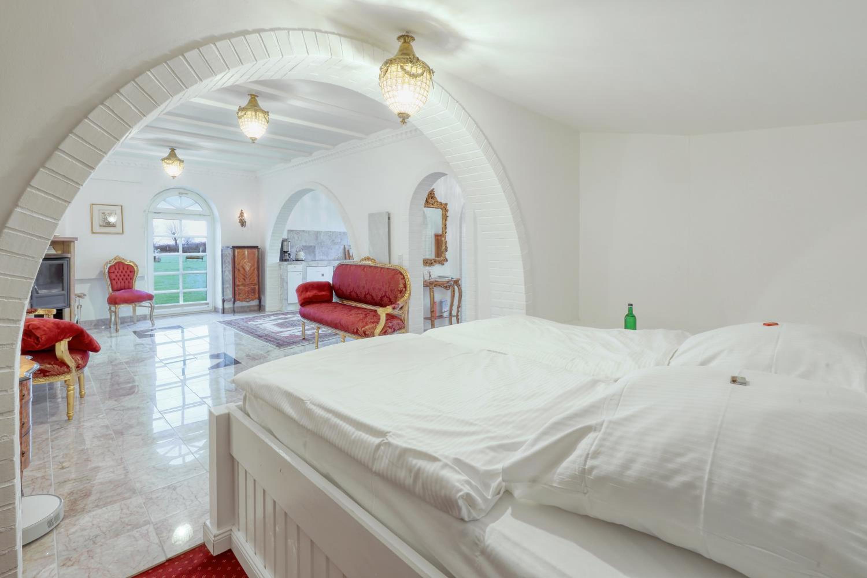 Suite with Garden View - Photo 12