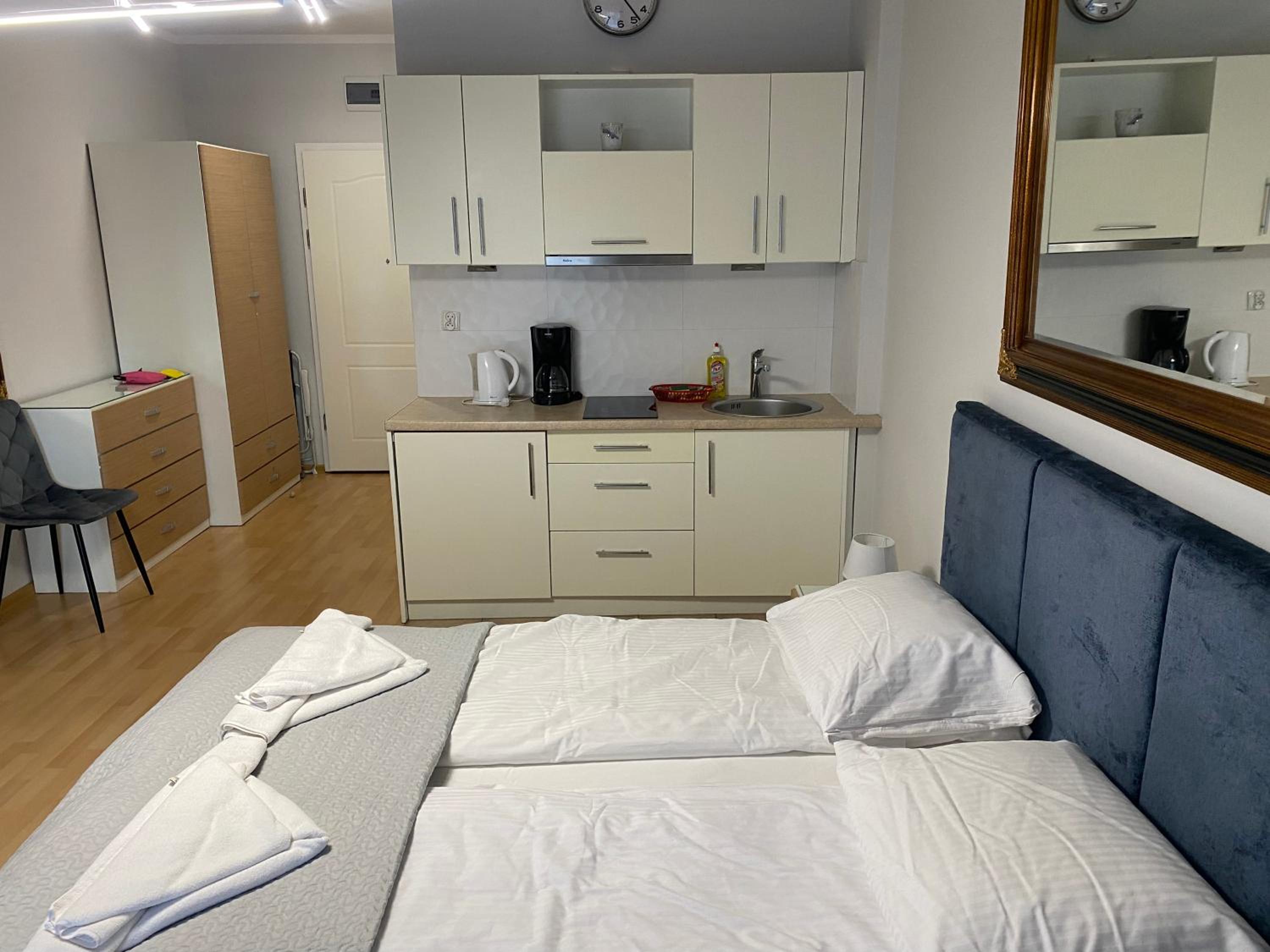 Studio Apartment - Photo 25