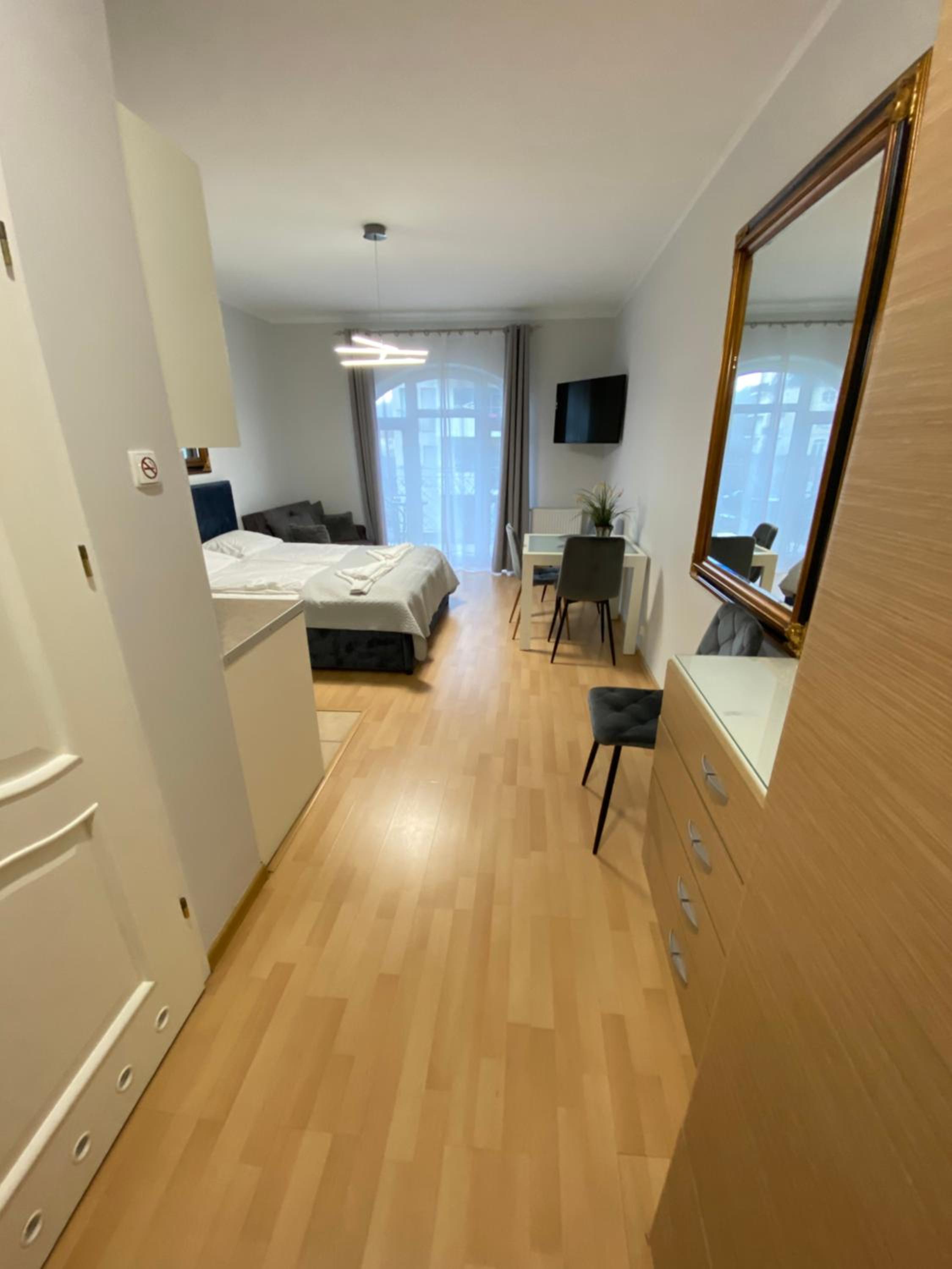 Studio Apartment - Photo 11