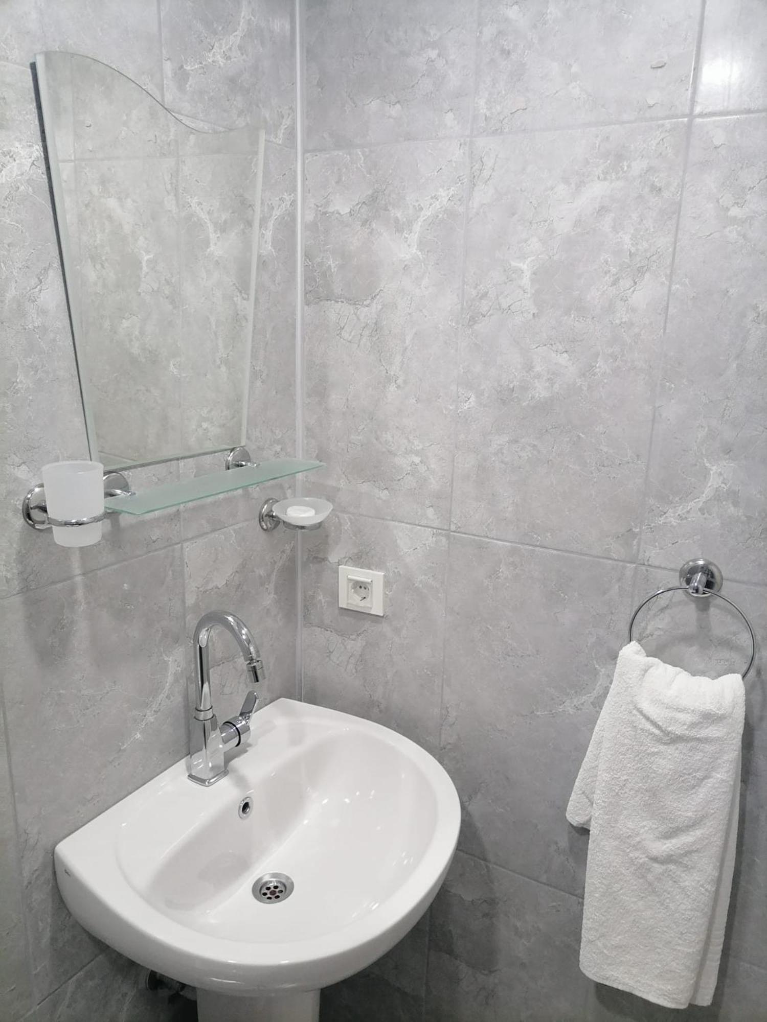 Standard Double Room - Photo 3