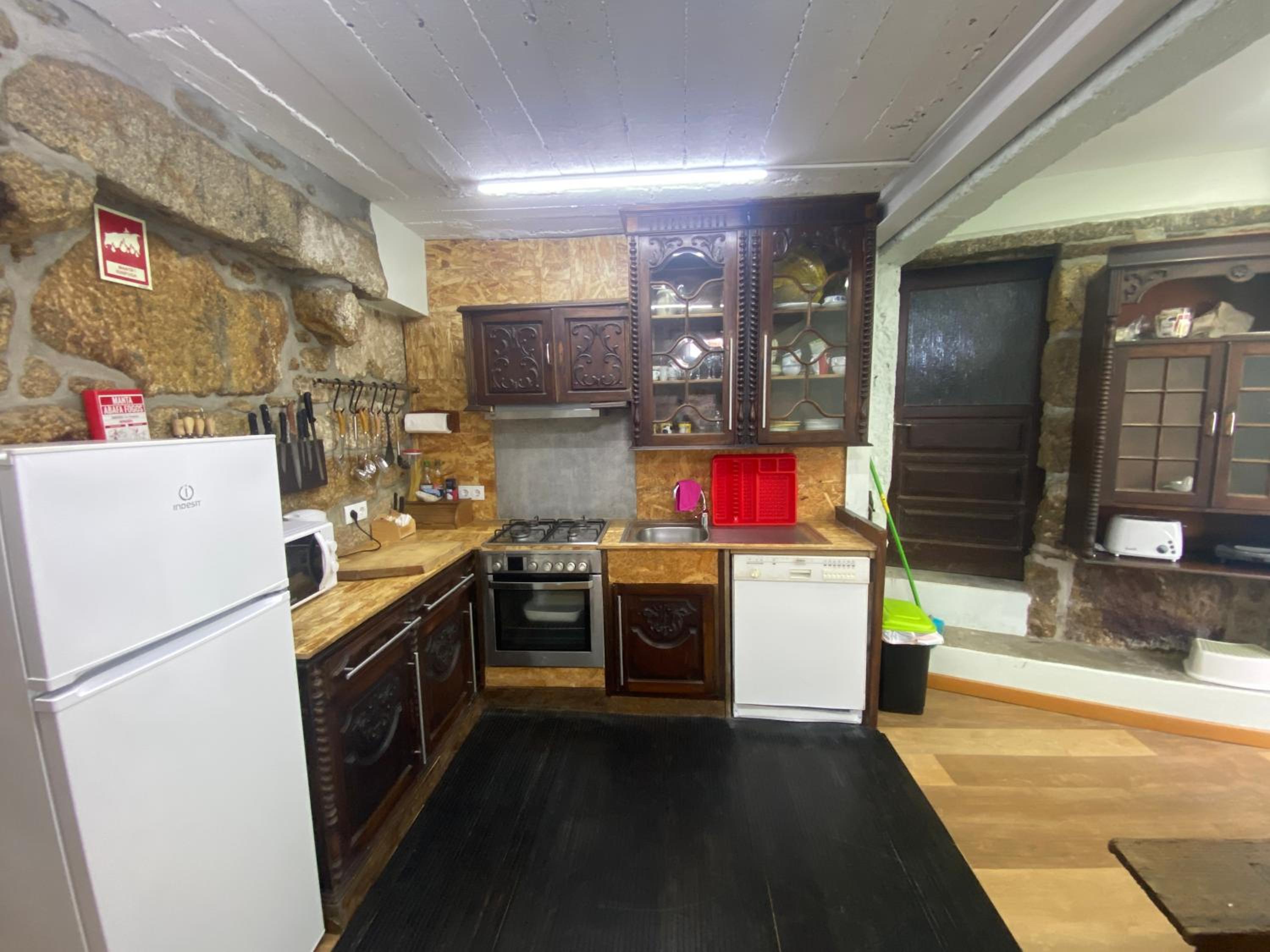 Budget Double Room - Photo 8