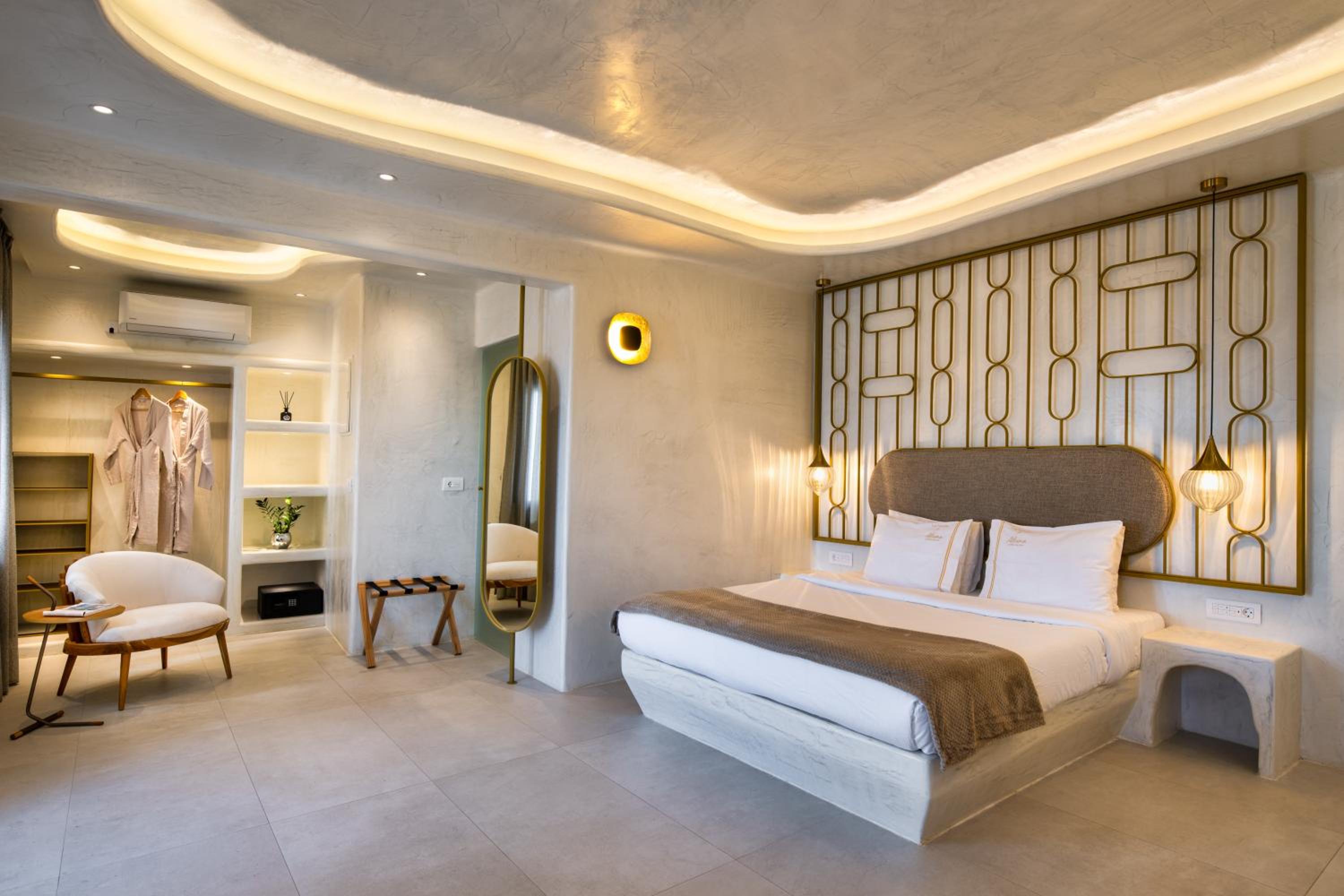 Honeymoon Suite with outdoor hot tub and Caldera View - Photo 19