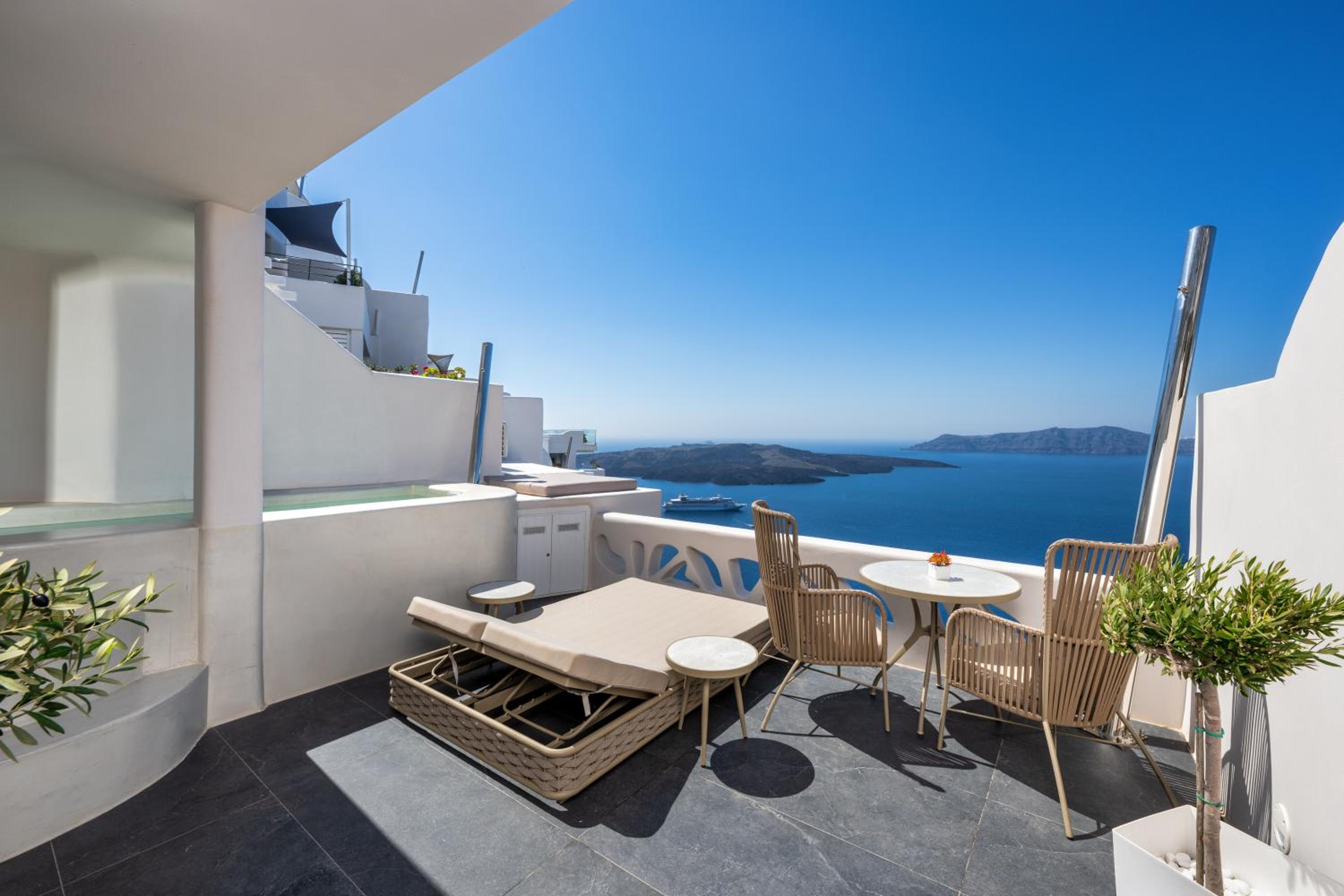 Honeymoon Suite with outdoor hot tub and Caldera View - Photo 22