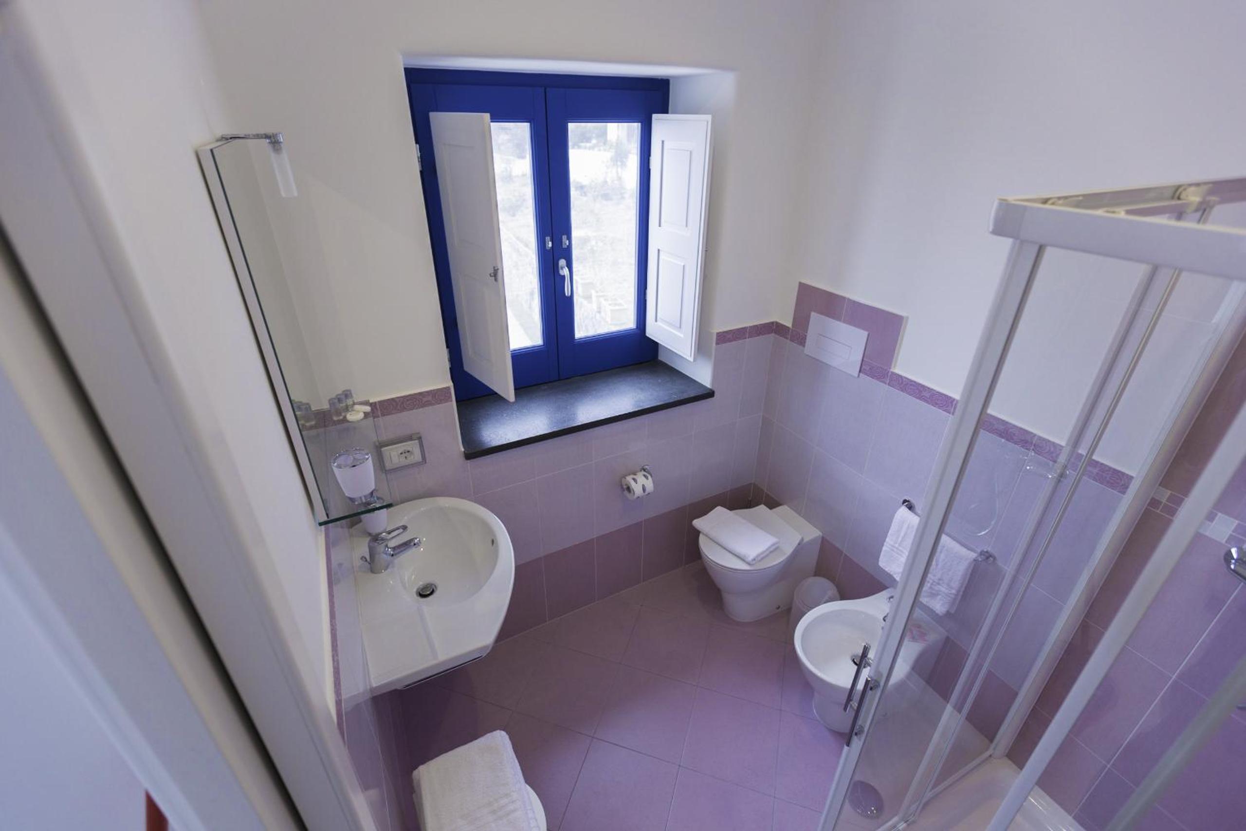 Deluxe Double with Balcony and Sea View photo 3