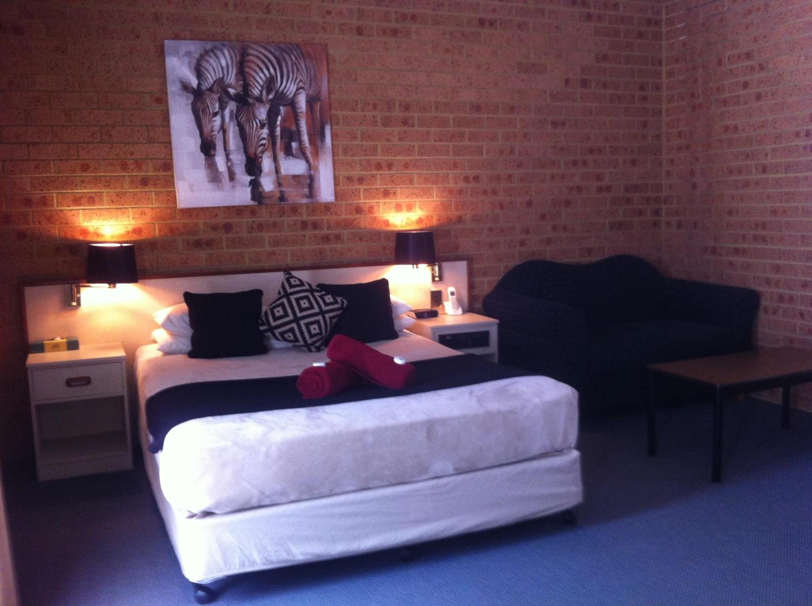 Queen Suite with Spa Bath photo 1