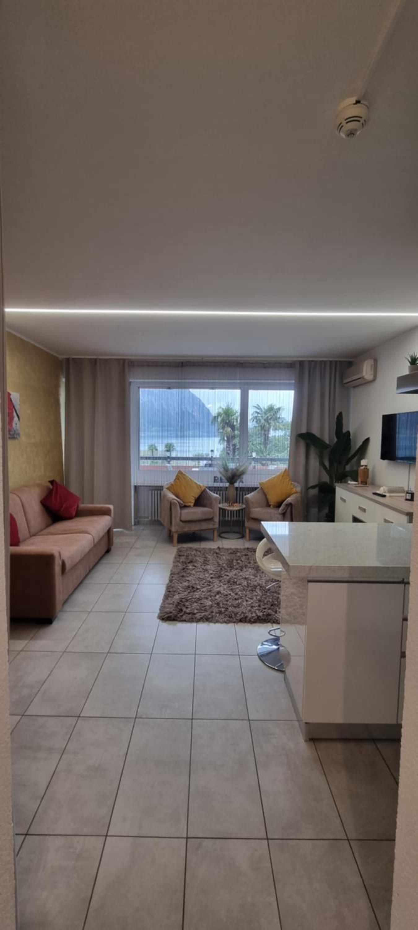 Apartment with Lake View - Photo 17