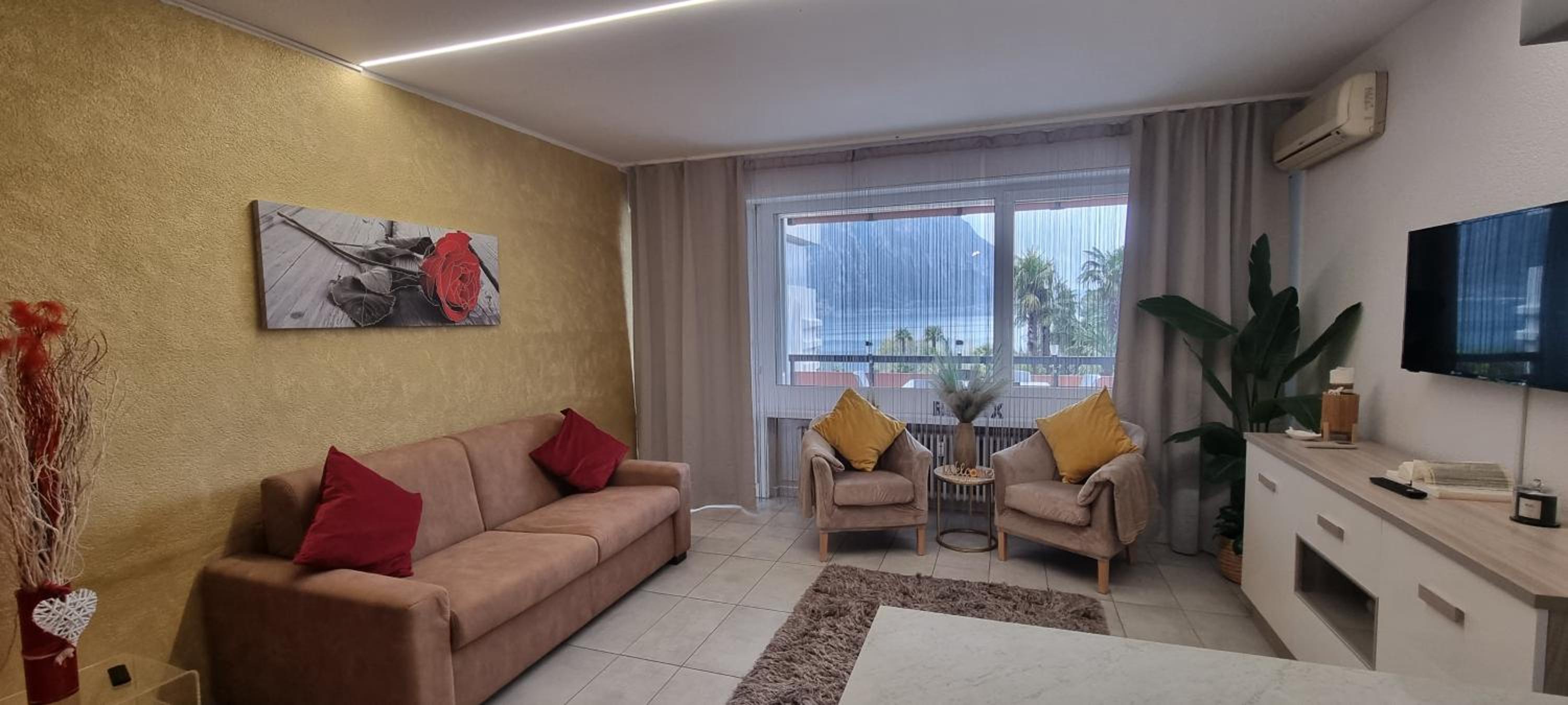 Apartment with Lake View - Photo 14