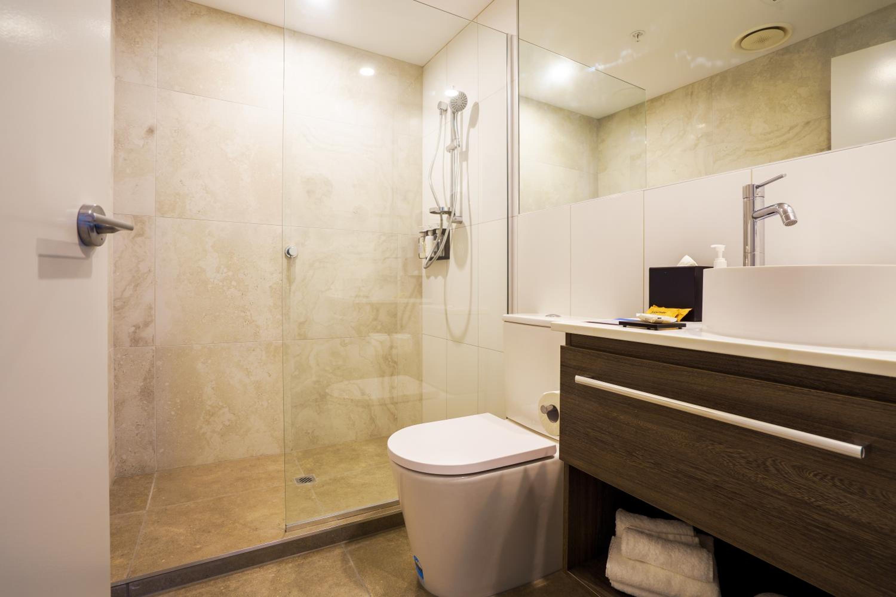 Deluxe One Bedroom with One King Bed
