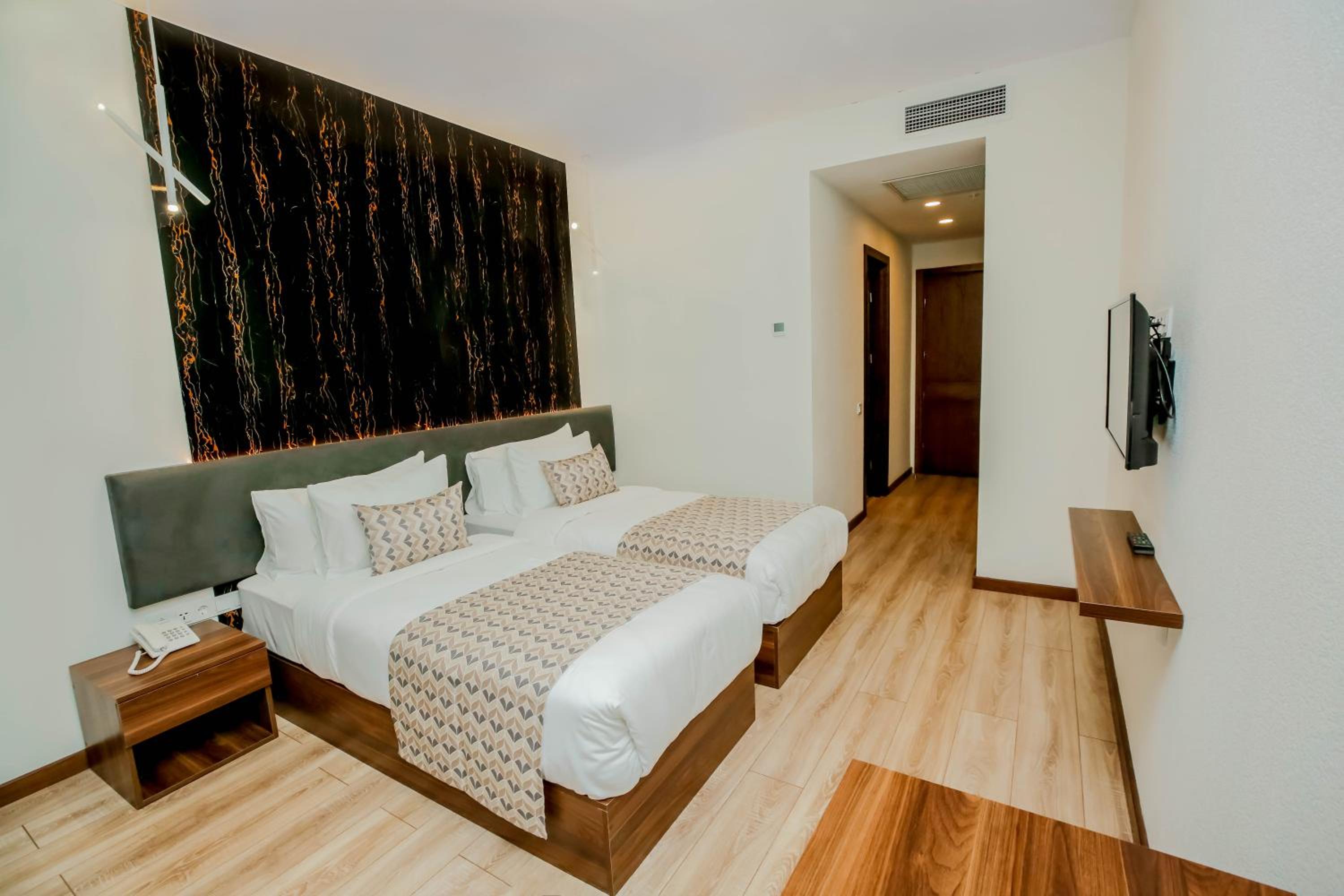 Economy Twin Room photo 3