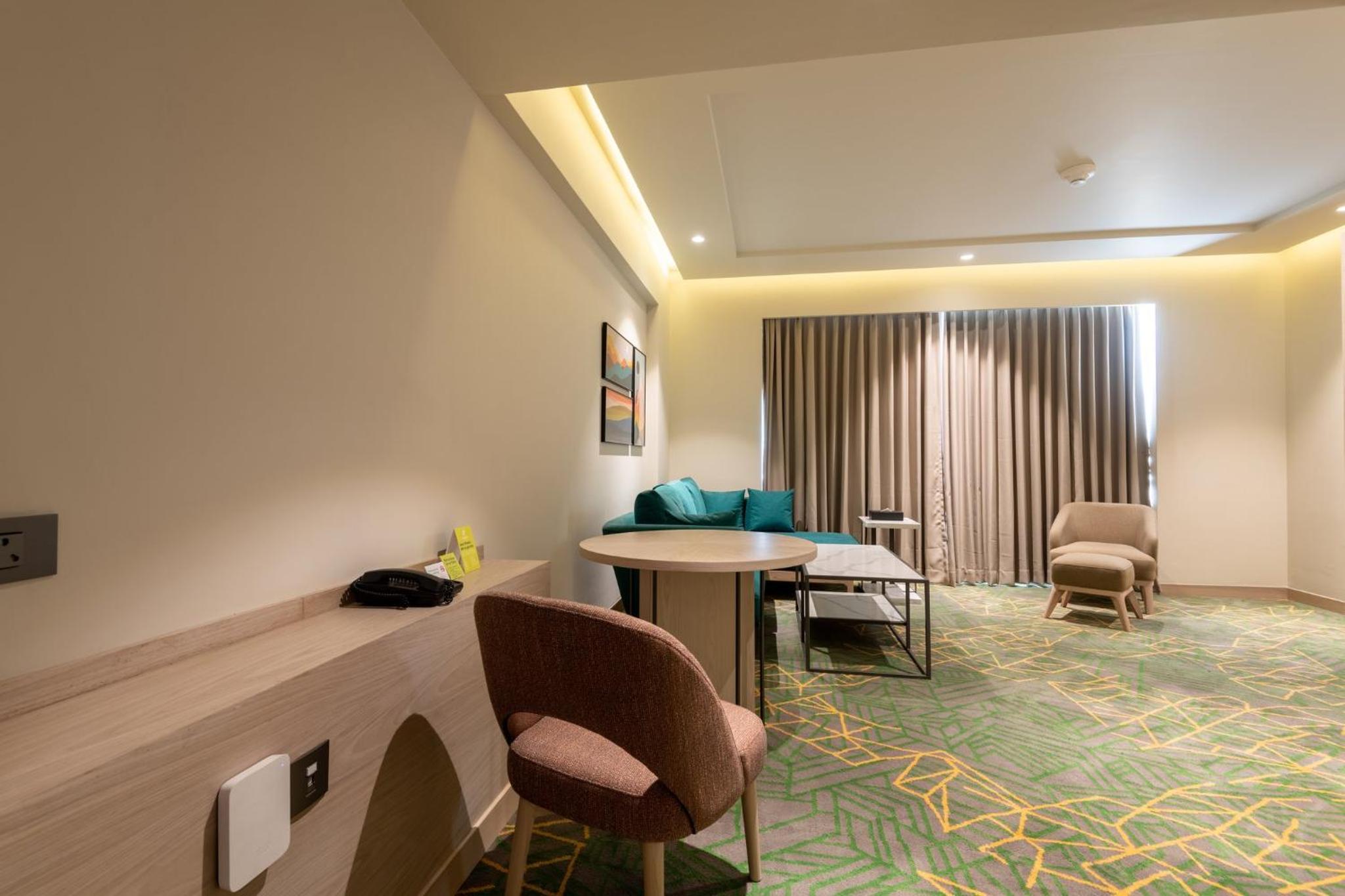 One-Bedroom Suite - Photo 6