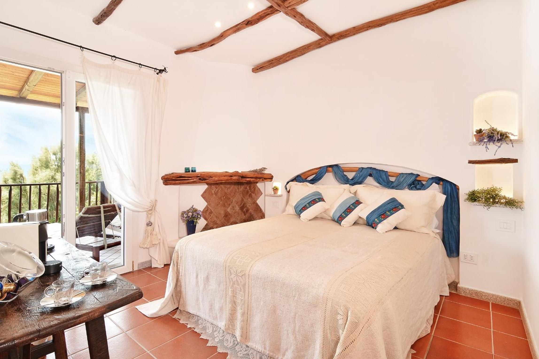 Deluxe Double Room with Balcony and Sea View